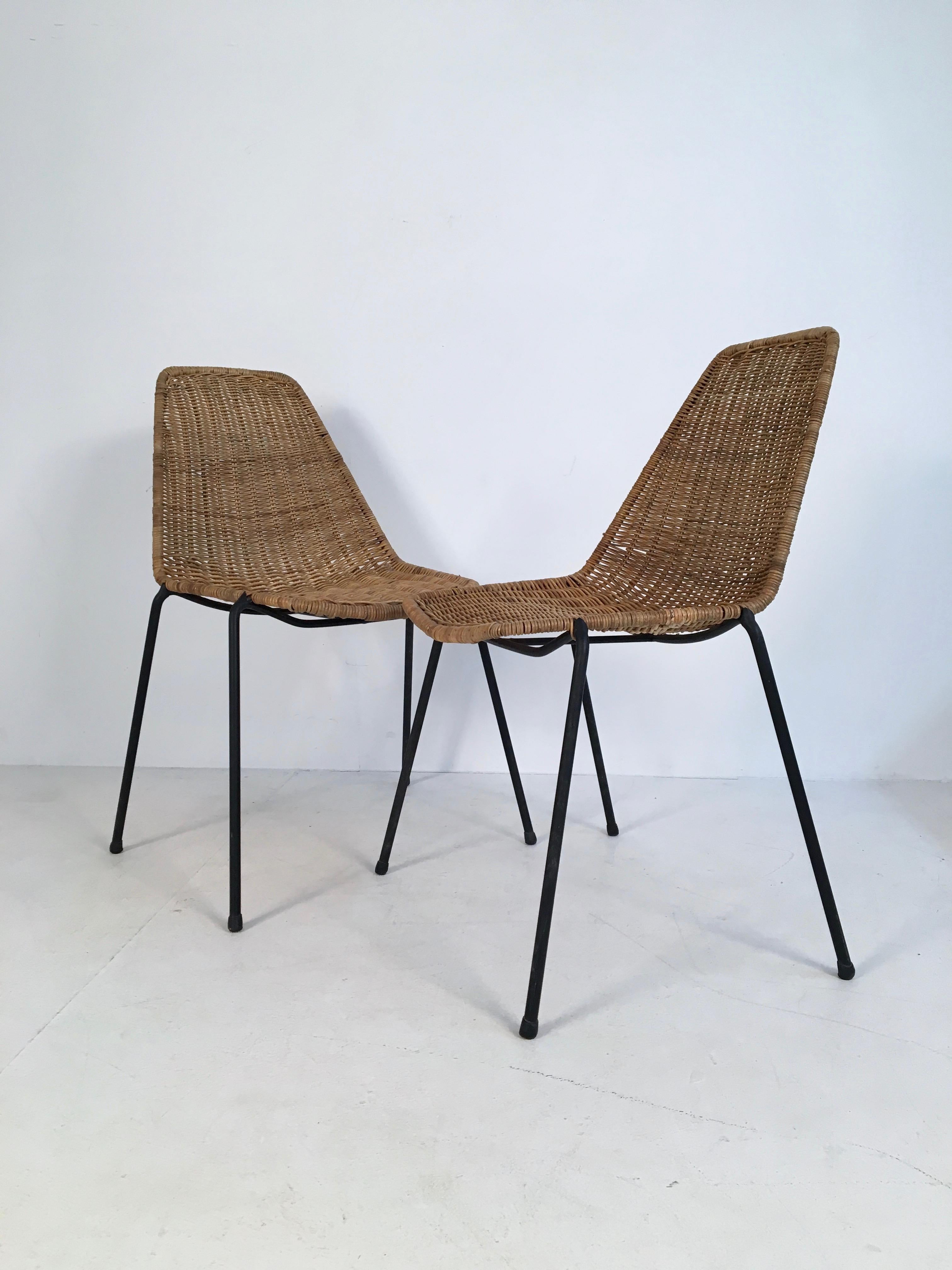 Pair of exquisite wicker and iron chairs by Franco Campo & Carlo Graffi for Home Torino, Italy, circa 1950.

The pair are in great condition with a minor repair made to one of the chairs by a revered specialist basket weaver.
