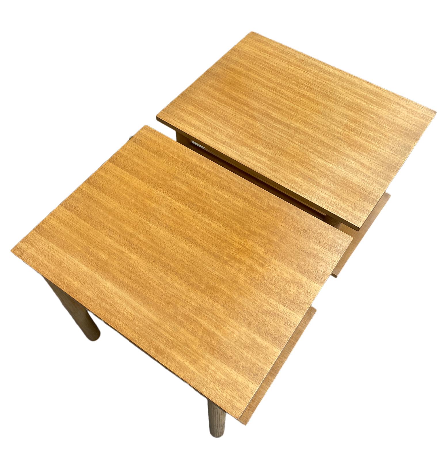 Milieu du XXe siècle 2 tables de chevet en chêne blanc de style Modernity Mid-Century Simple End Side Nightstands