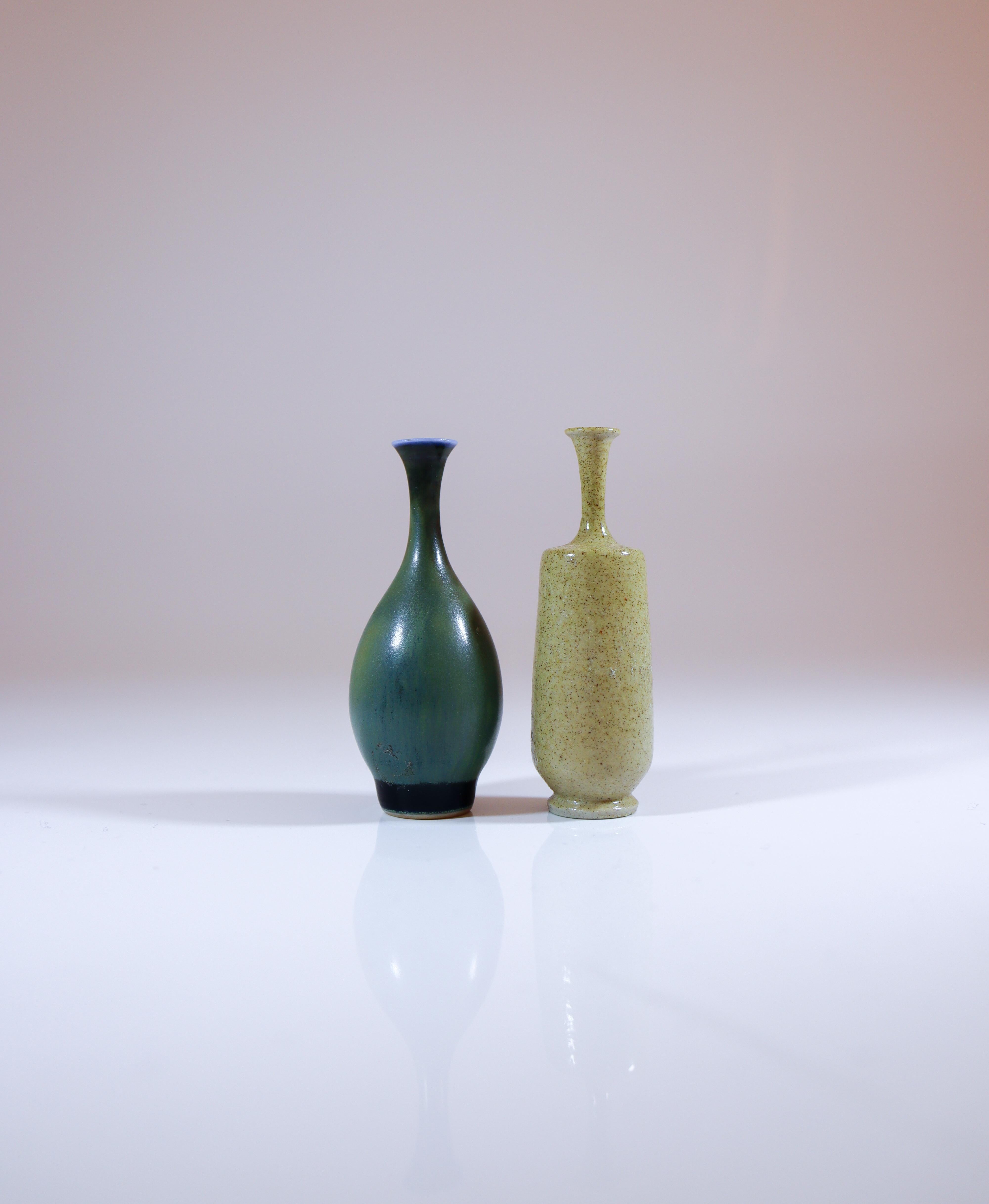 Scandinave moderne 2 Vessles / Vases miniatures en céramique - Höganäs Suède en vente