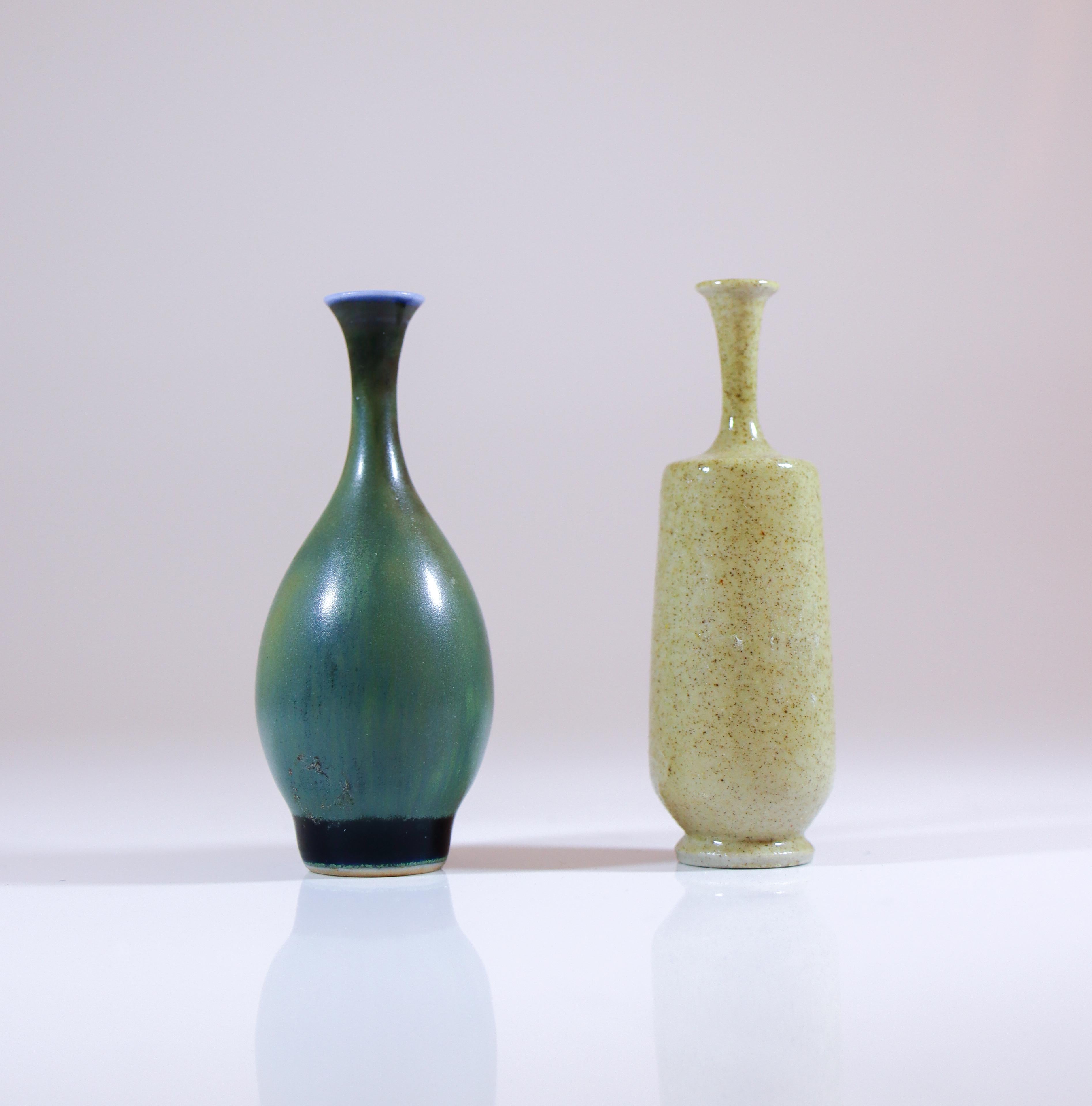 2 Vessles / Vases miniatures en céramique - Höganäs Suède Excellent état - En vente à Stockholm, SE