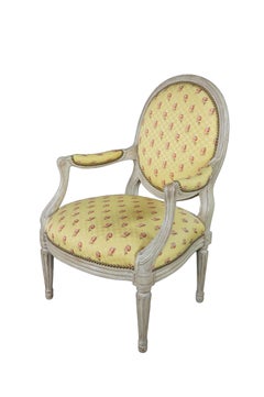 Paire de fauteuils Minton Spidell de style néoclassique George III, à dossier bombé et accoudoirs ouverts
