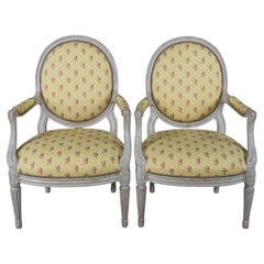 Paire de fauteuils Minton Spidell de style néoclassique George III, à dossier bombé et accoudoirs ouverts