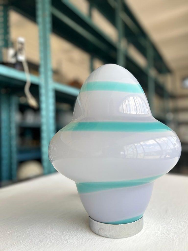 2 Moderne Murano-Tischlampen in Weiß und Aqua von Sottsass für Venini, signiert ca.1994 im Angebot 4