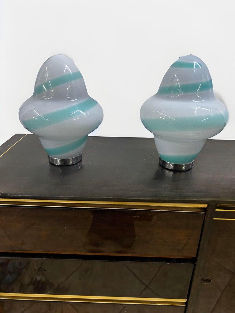 2 Moderne Murano-Tischlampen in Weiß und Aqua von Sottsass für Venini, signiert ca.1994 (Ende des 20. Jahrhunderts) im Angebot