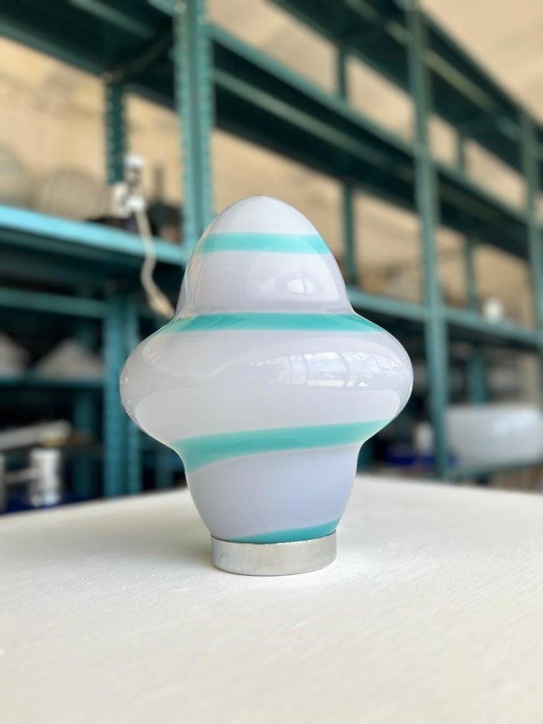 2 Moderne Murano-Tischlampen in Weiß und Aqua von Sottsass für Venini, signiert ca.1994 im Angebot 3
