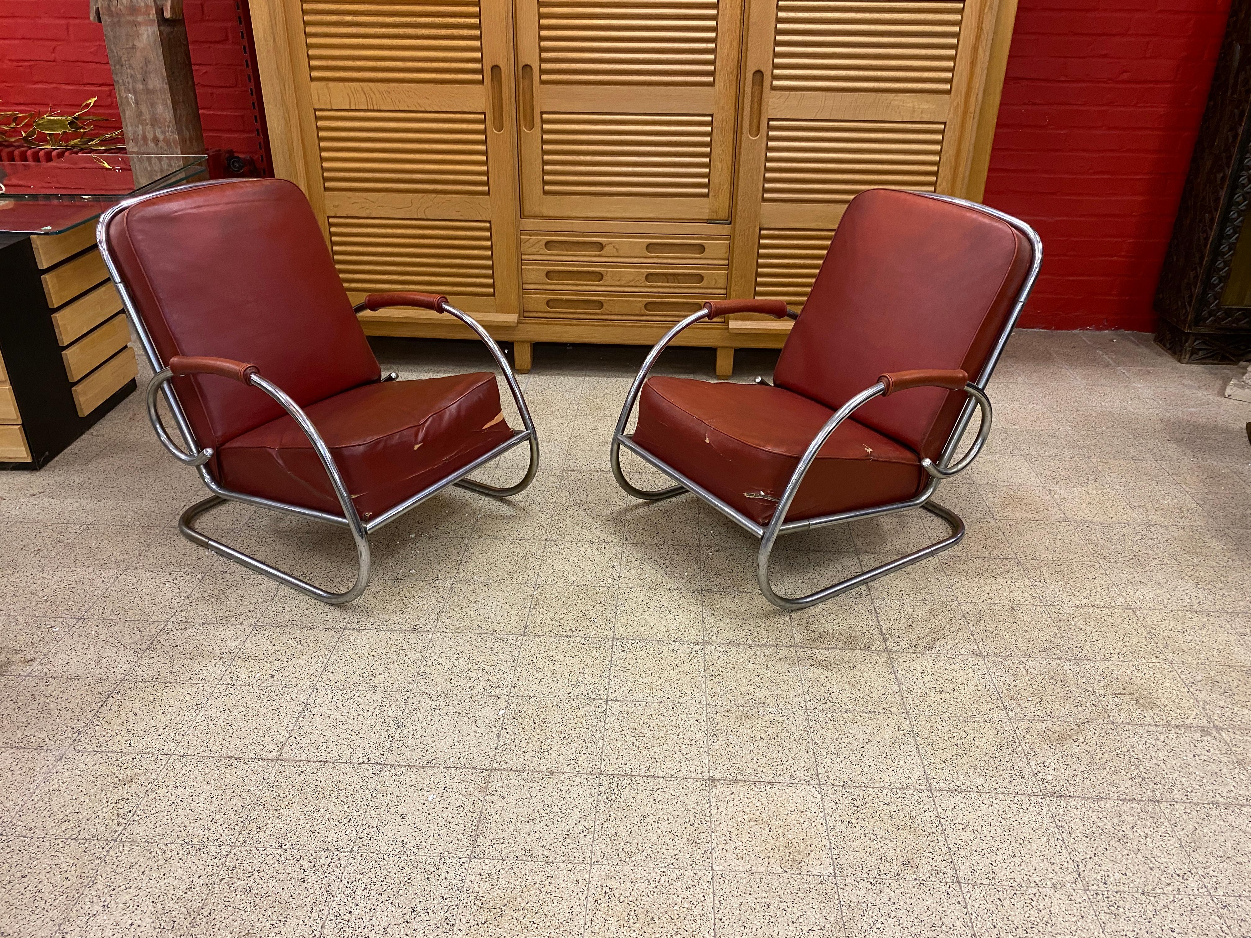 2 fauteuils Art Déco modernistes en métal chromé et faux cuir, vers 1920-1930.
métal en bon état
revêtement à refaire.
