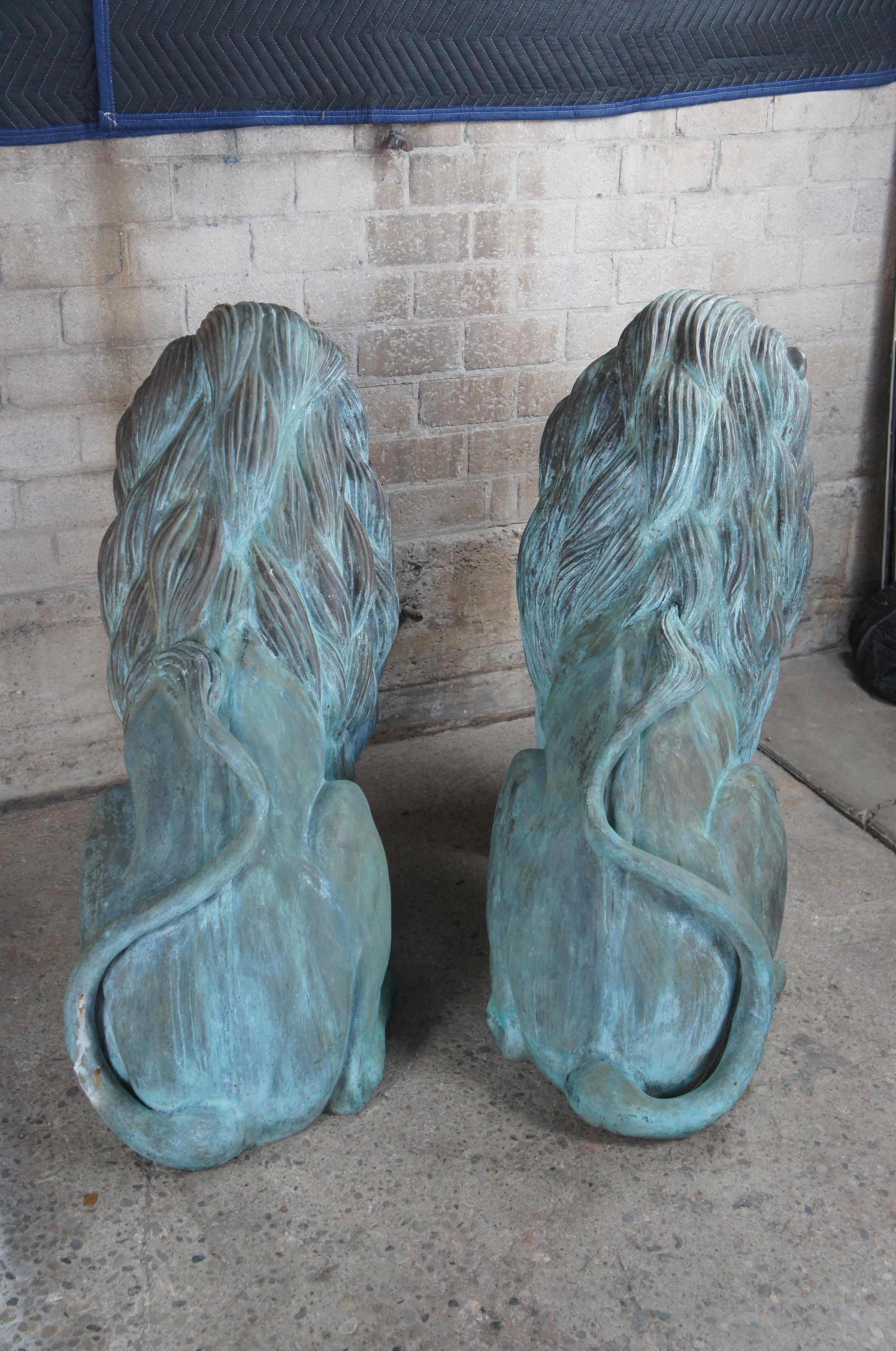 2 statues monumentales de lions d'extérieur en bronze vert-de-gris d'entrée gardiens de 44 pouces en vente 5