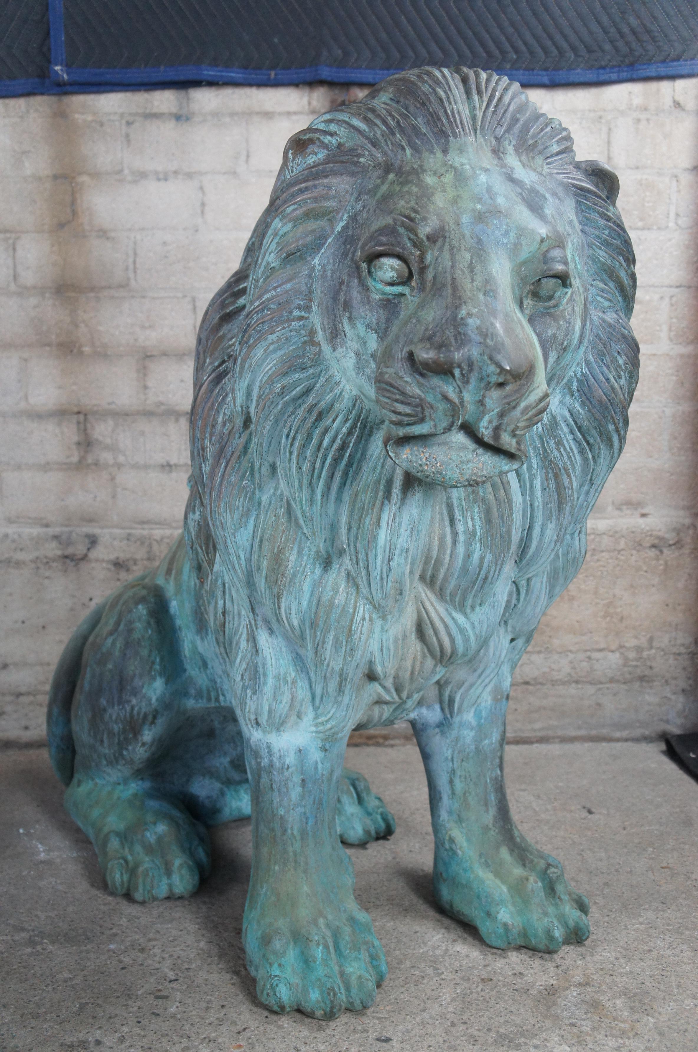 2 statues monumentales de lions d'extérieur en bronze vert-de-gris d'entrée gardiens de 44 pouces en vente 3