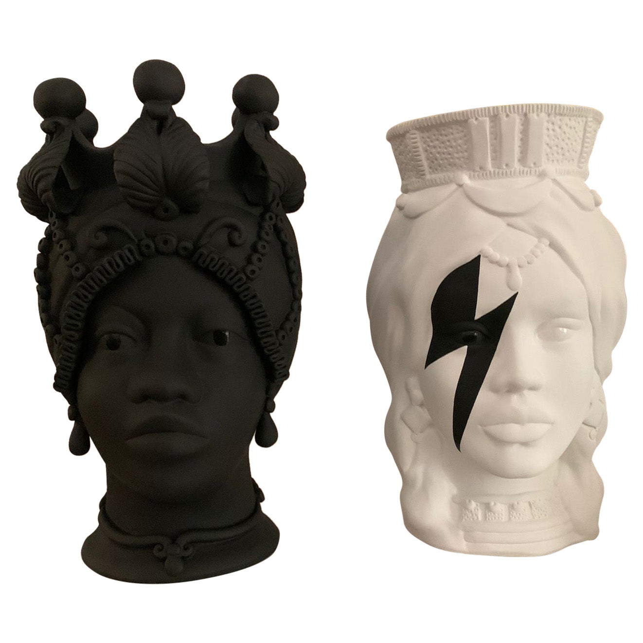 2 A.A. Moore  "Donne futuristiche", Fatto a mano in Italia, 2019, Design unico