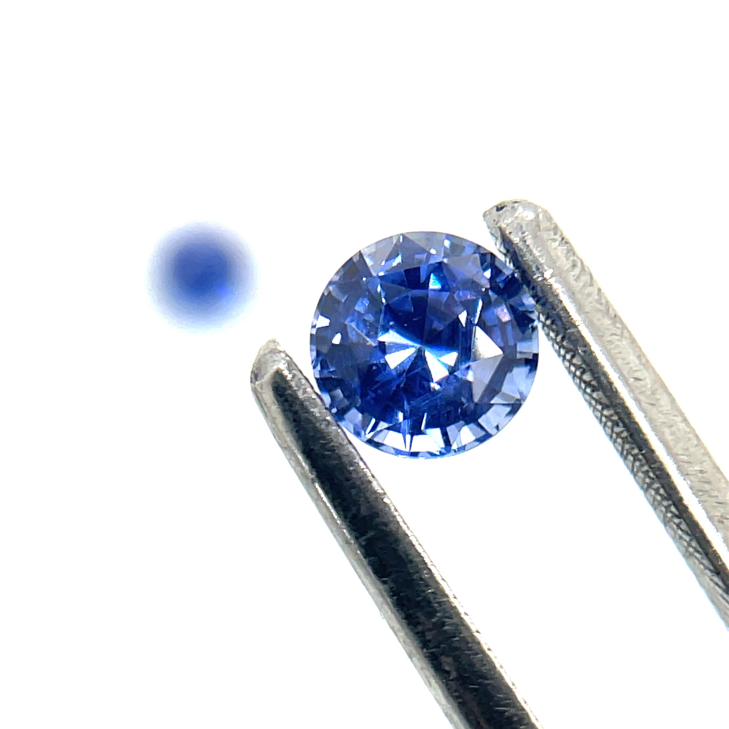2 Natural Round Diamond-Cut Blue Sapphires Cts 1.21 In New Condition For Sale In Hong Kong, HK