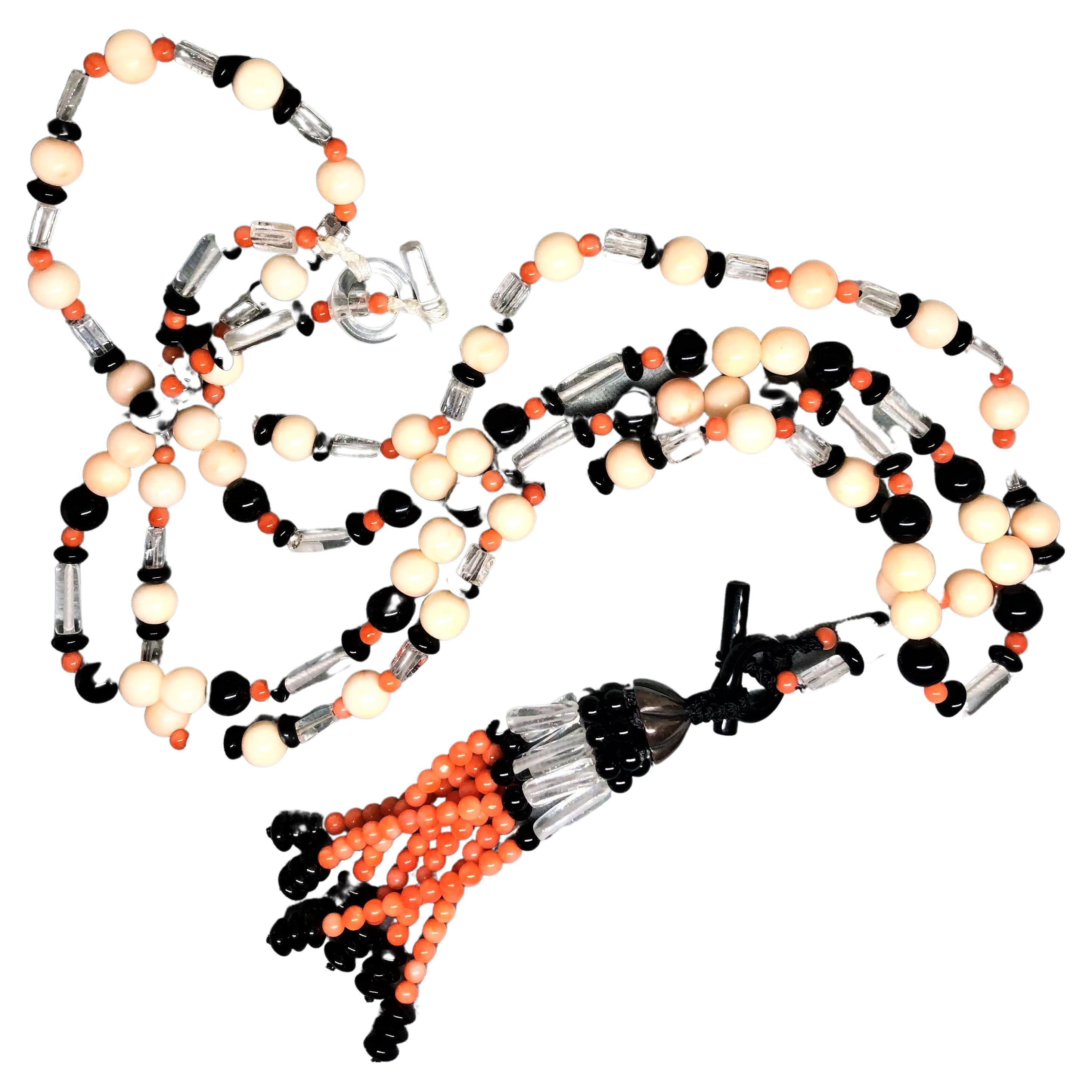 2 Halskette: Rot-orangefarbene Korallenperlen, schwarzer Onyx, Bergkristallröhren mit silberner Umhängetasche im Angebot