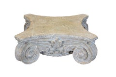 2 Capitelli di colonne ioniche neoclassiche in finta pietra con piedistallo 14