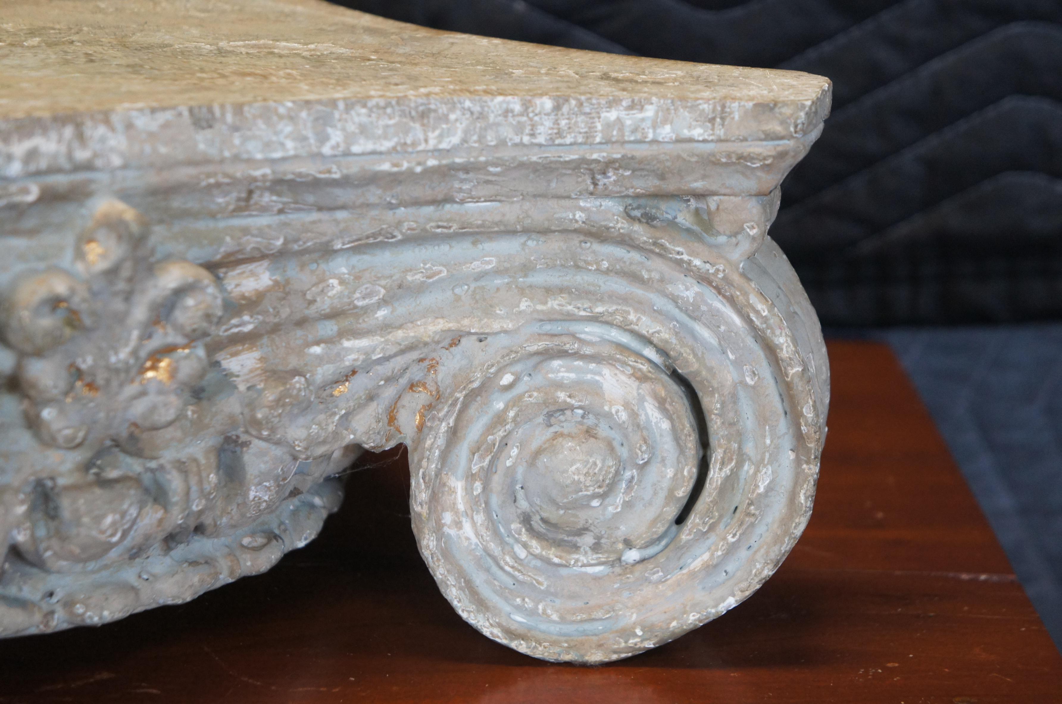 2 neoklassizistische griechische Ionische Säulen-Pflanzgefäßständer aus Kunststein 14 (Zusammensetzung) im Angebot