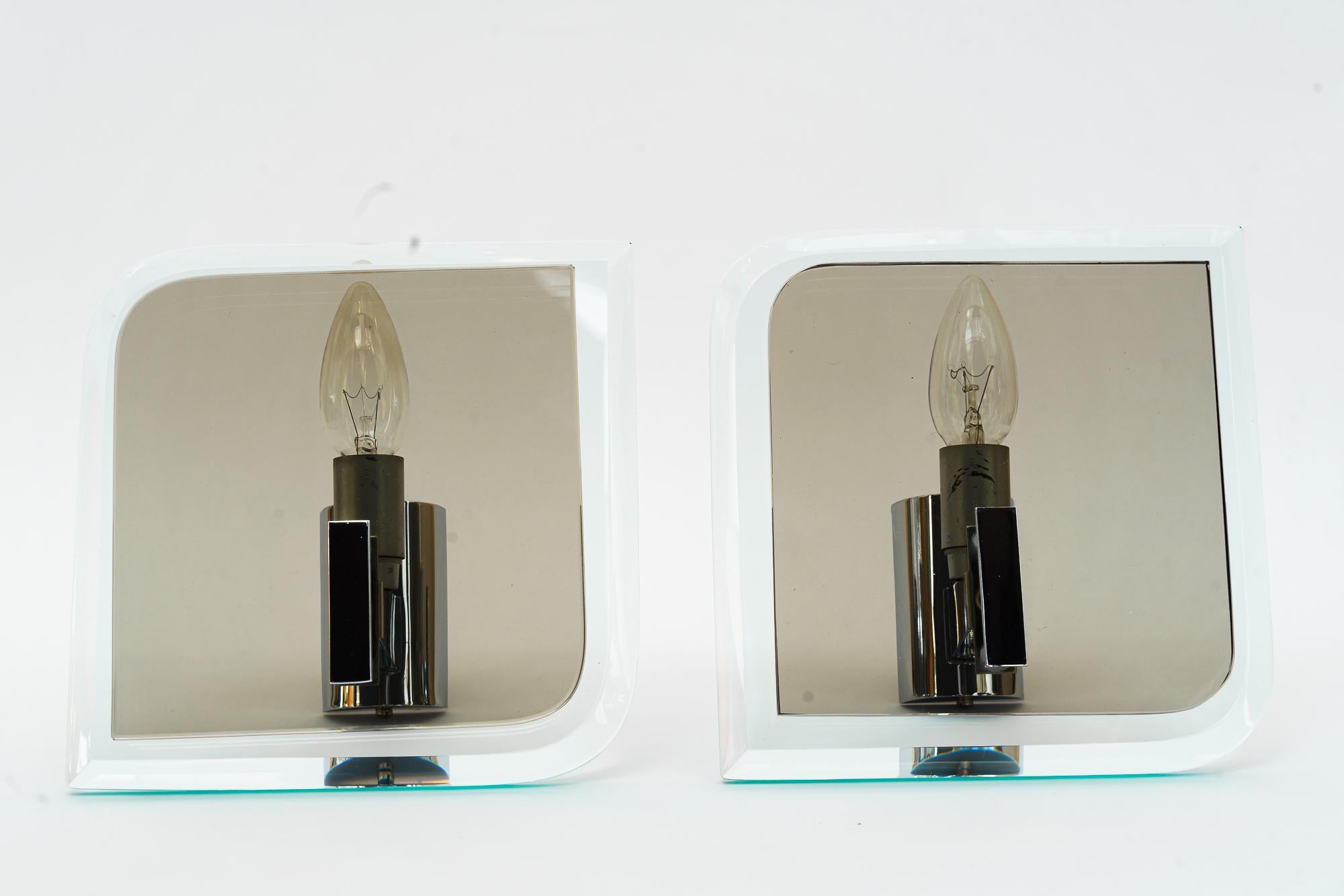 2 Nickel - Glaswandlampen Italien um 1970er
Guter Originalzustand.