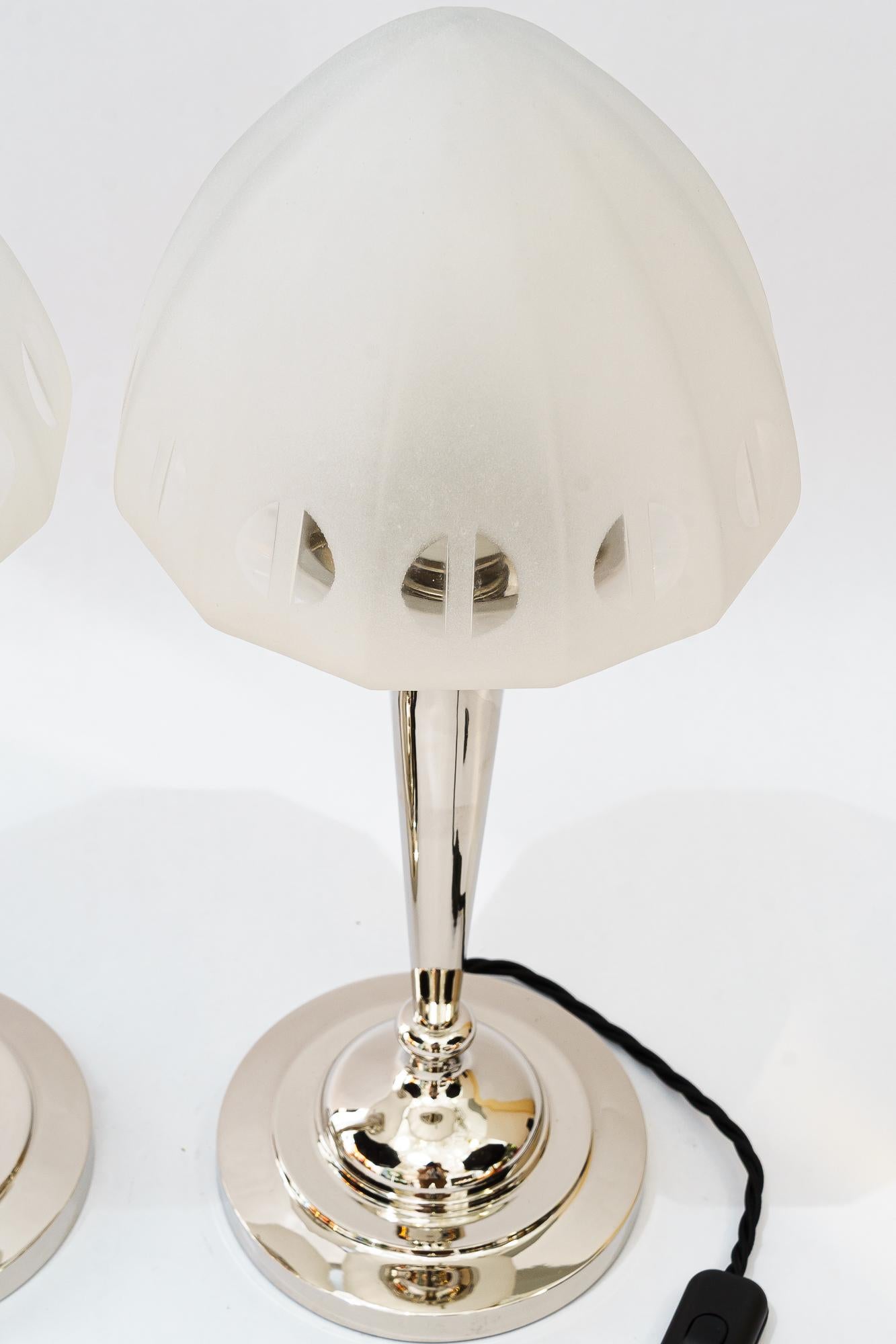 Autrichien 2 lampes de table Art déco nickelé viennoise vers les années 1920 en vente