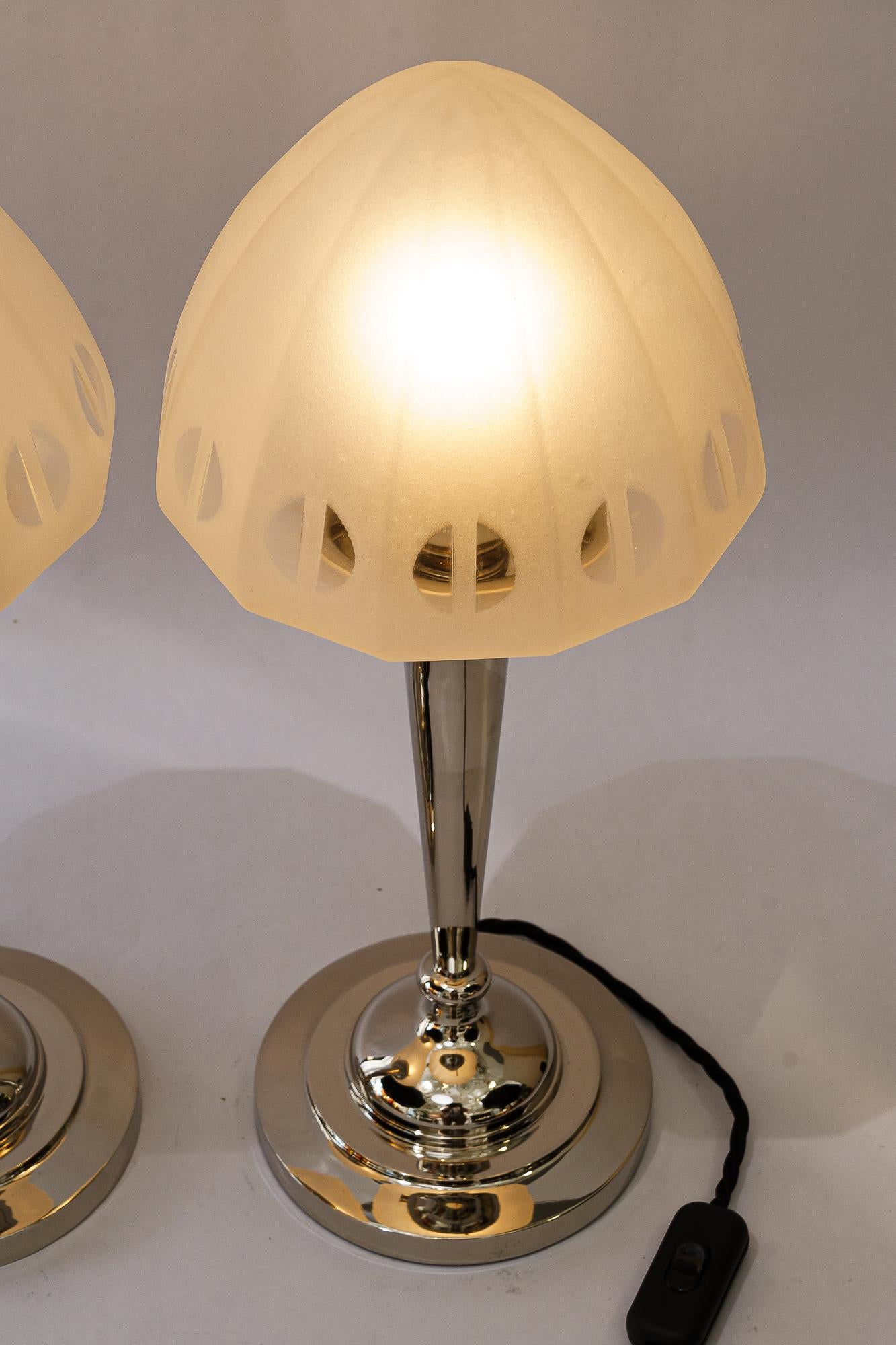 Début du 20ème siècle 2 lampes de table Art déco nickelé viennoise vers les années 1920 en vente