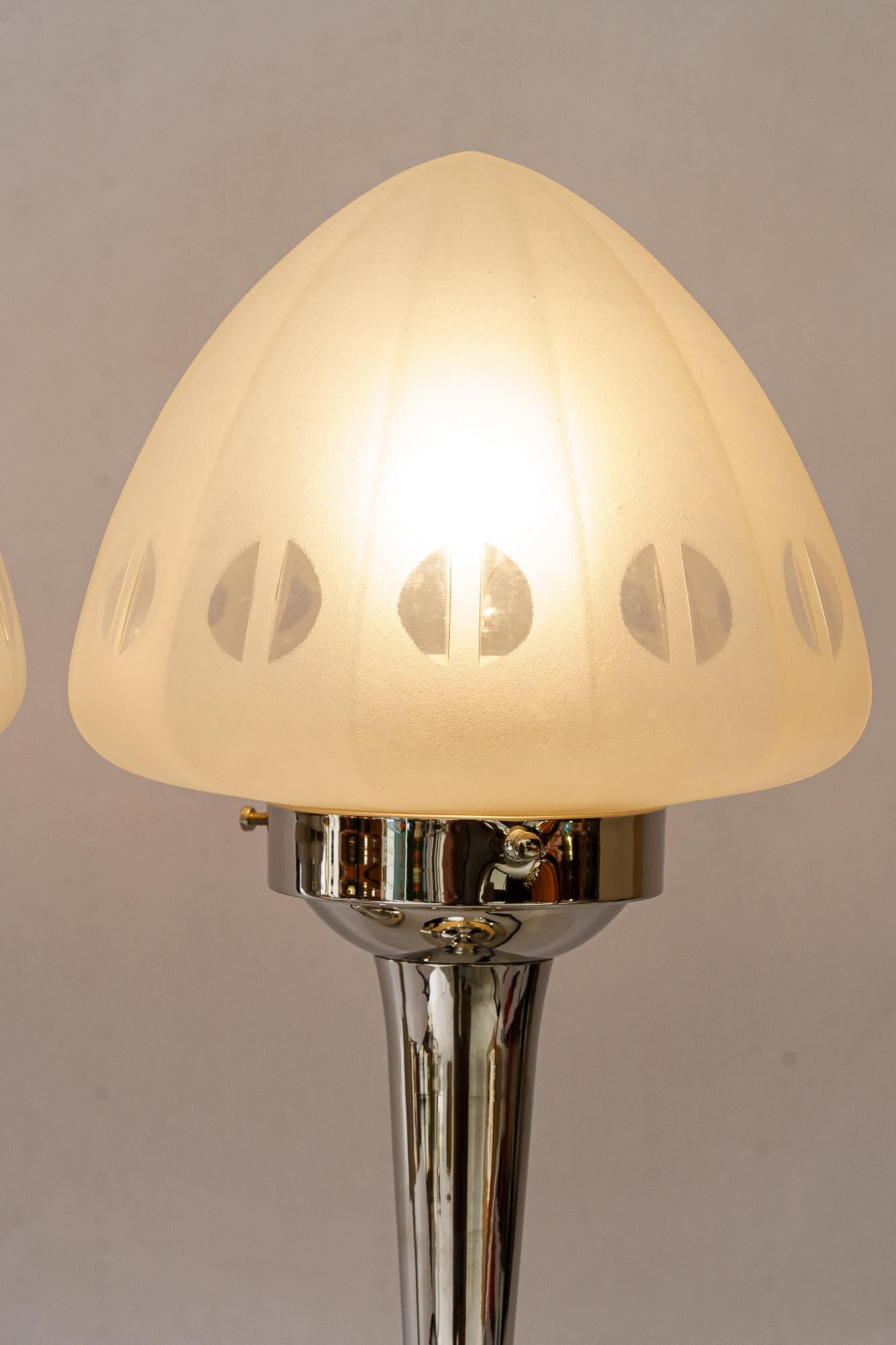 2 lampes de table Art déco nickelé viennoise vers les années 1920 en vente 1