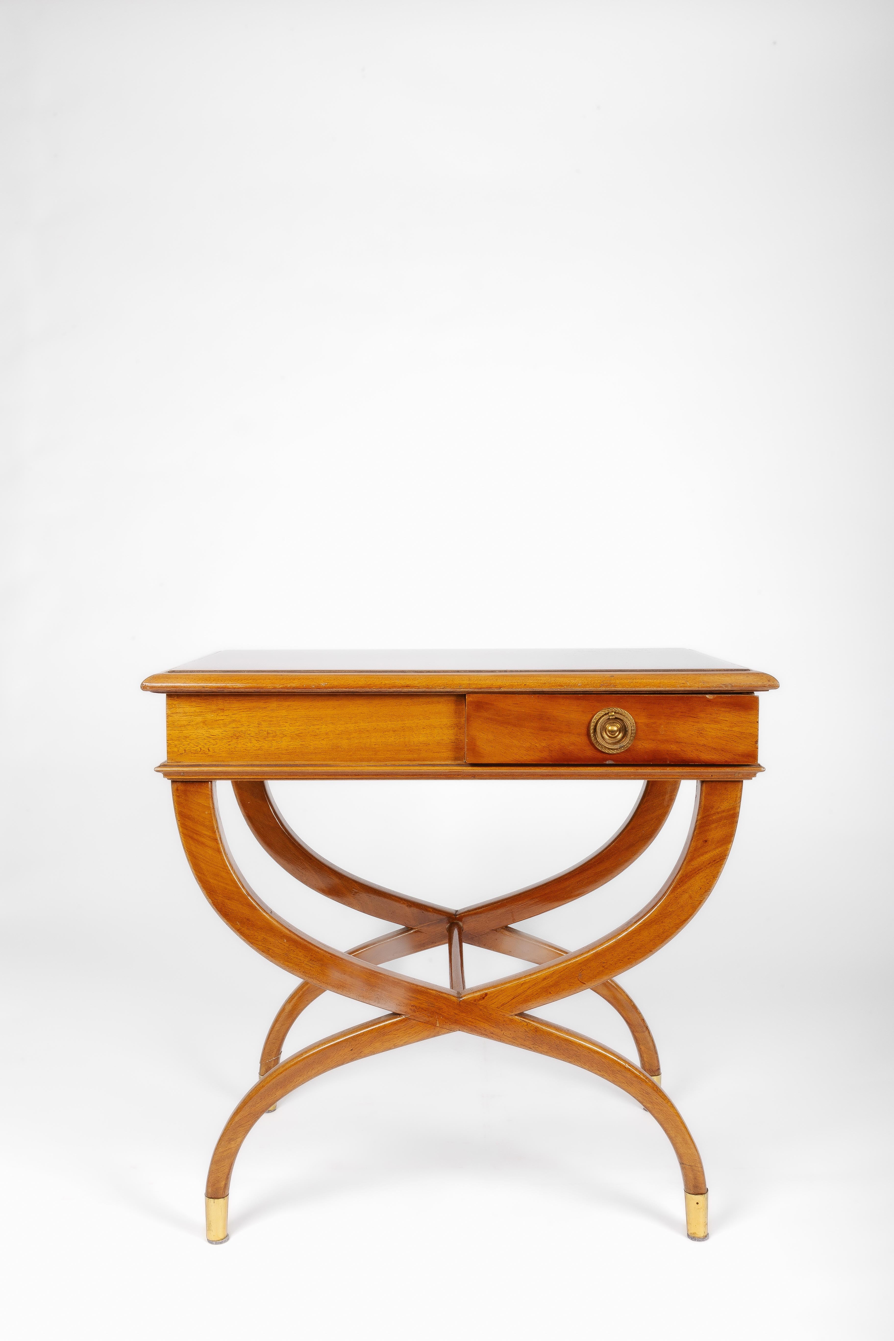 a pair of 2 bedstands in beech and fruitwood.
Still in the original varnish.
1940's period

The top in quartered figuered veneer.

Legs finished with a brass end.

2 drawers on each table: one on the side, one on the front.

Overall good condition,