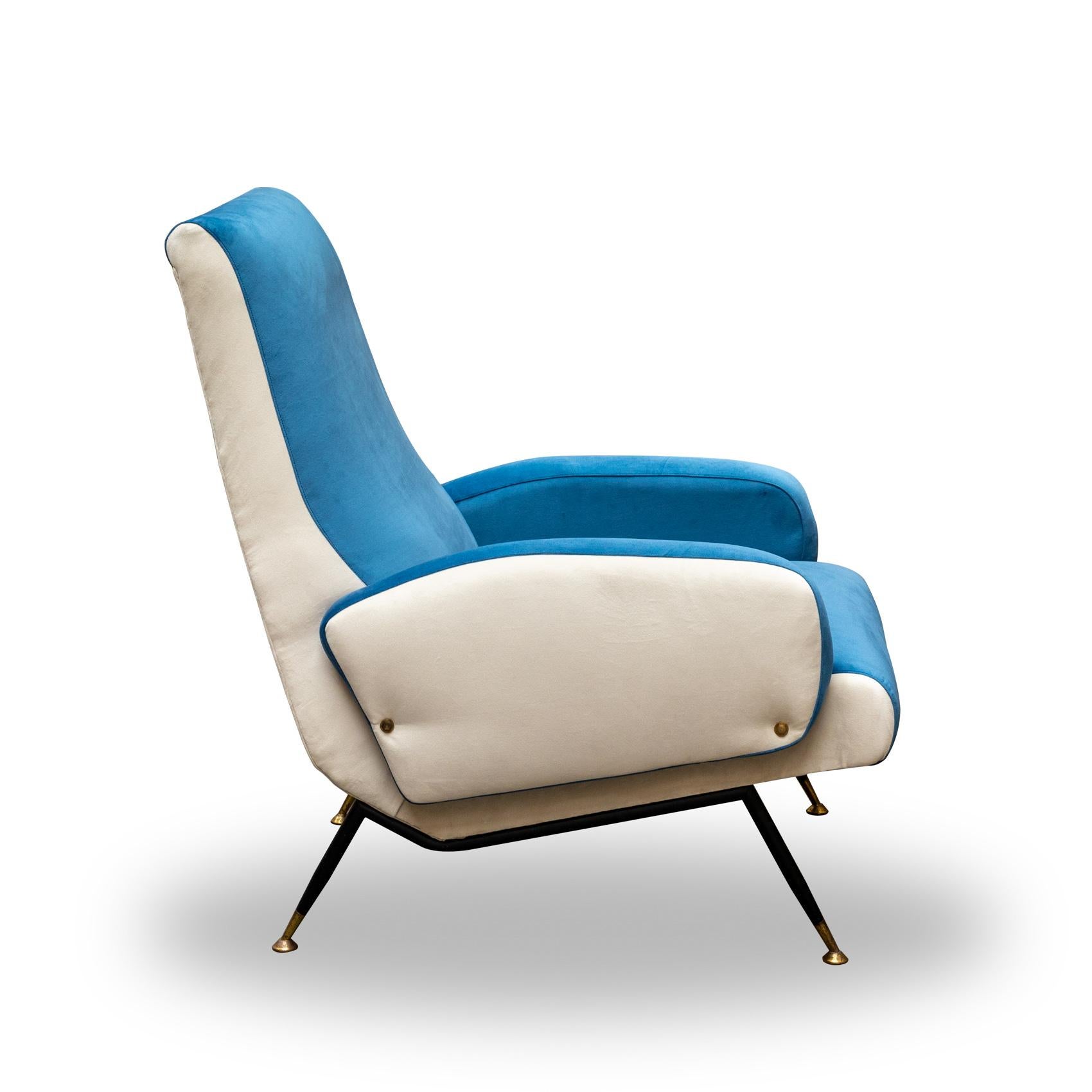 Set the Nino Zoncada velvet and metal and brass legs armchairs.
Nino Zoncada has worck with Gio Ponti and Gustavo Pulitzer -Finali, have worked since 1940s and all the 50 years on trhe furnishing of the great Italian ocean liners . Today these