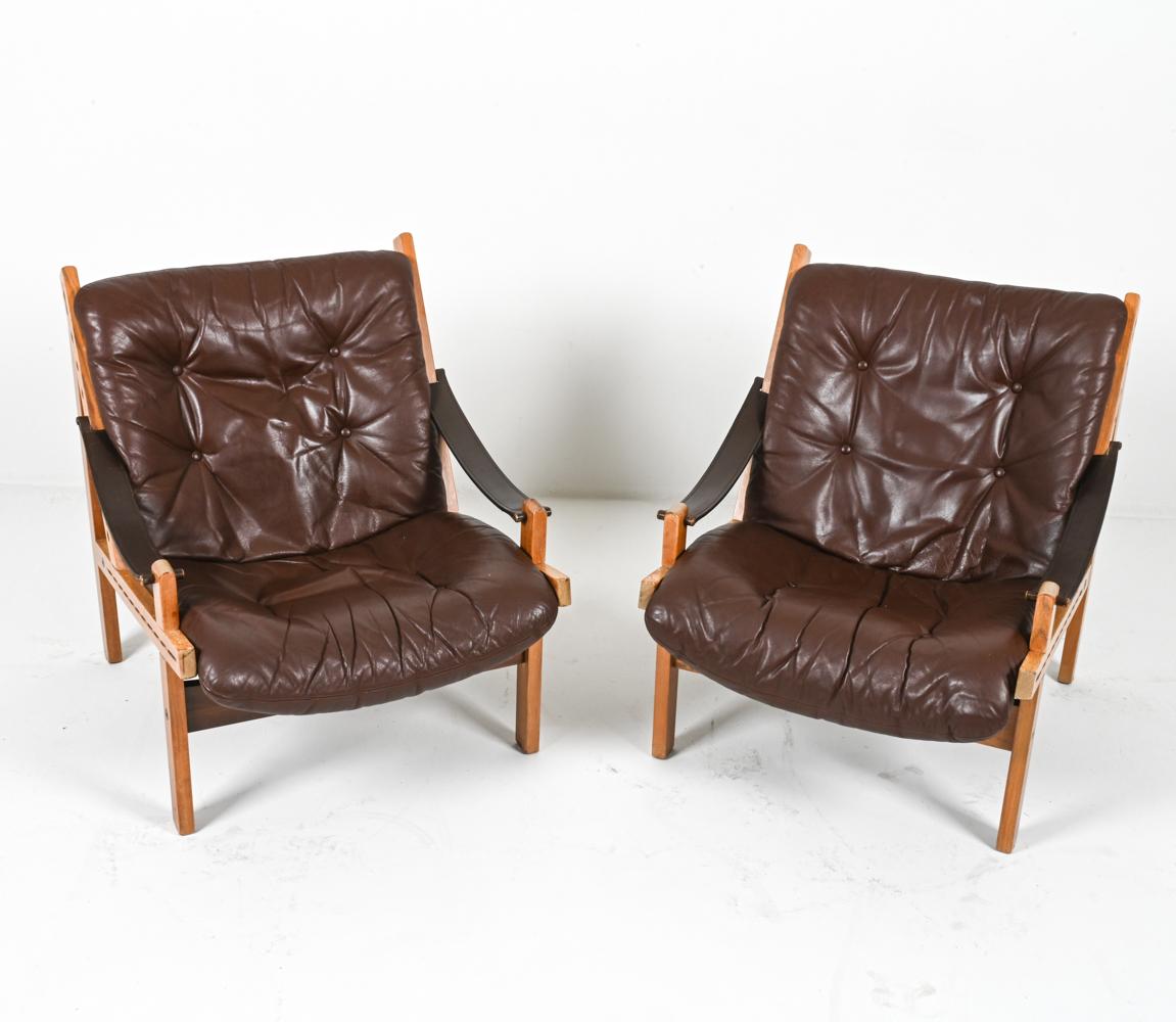 Ne manquez pas votre chance d'acquérir cette superbe paire de chaises Hunter, conçues par le légendaire moderniste norvégien, Torbjørn Afdal. Fabriquées en Finlande dans les années 1960, ces chaises représentent l'apogée du design scandinave - un