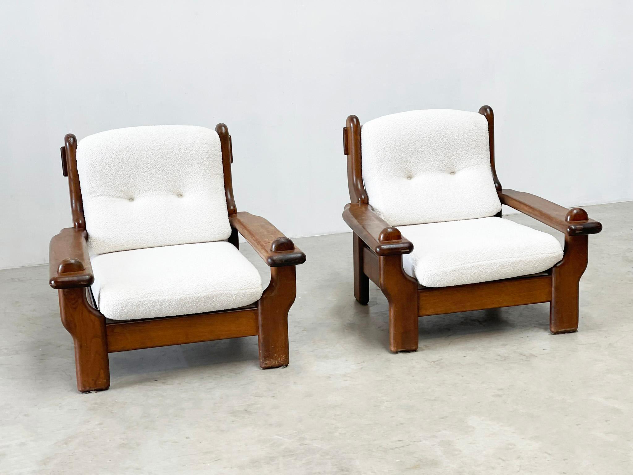 2 oak brutalist french lounge chairs with boucle and ottoman For Sale 1
