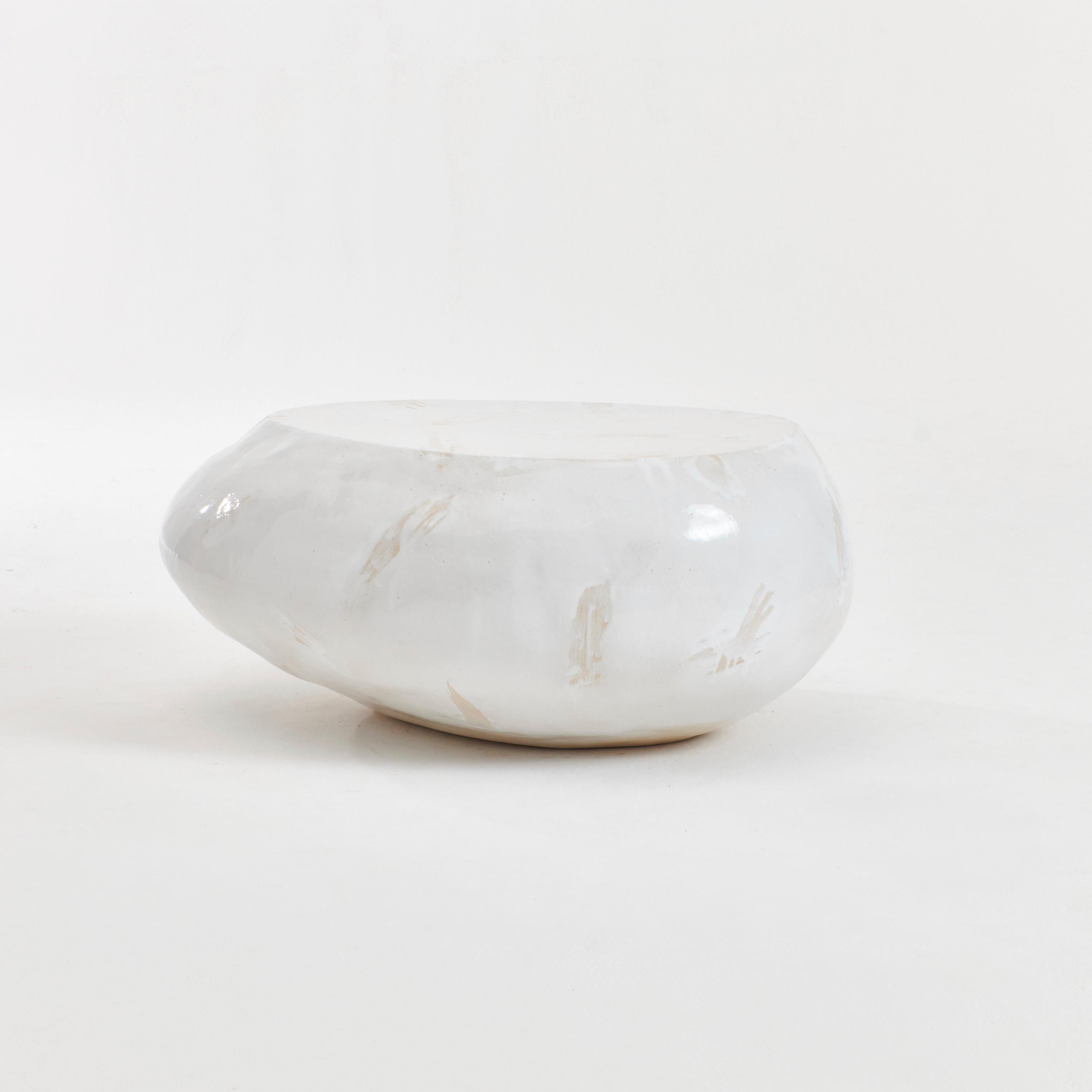 Moderne 2 de 2 Paiement final Table sur mesure pour Tamara Feldman  Table basse en céramique blanche en vente