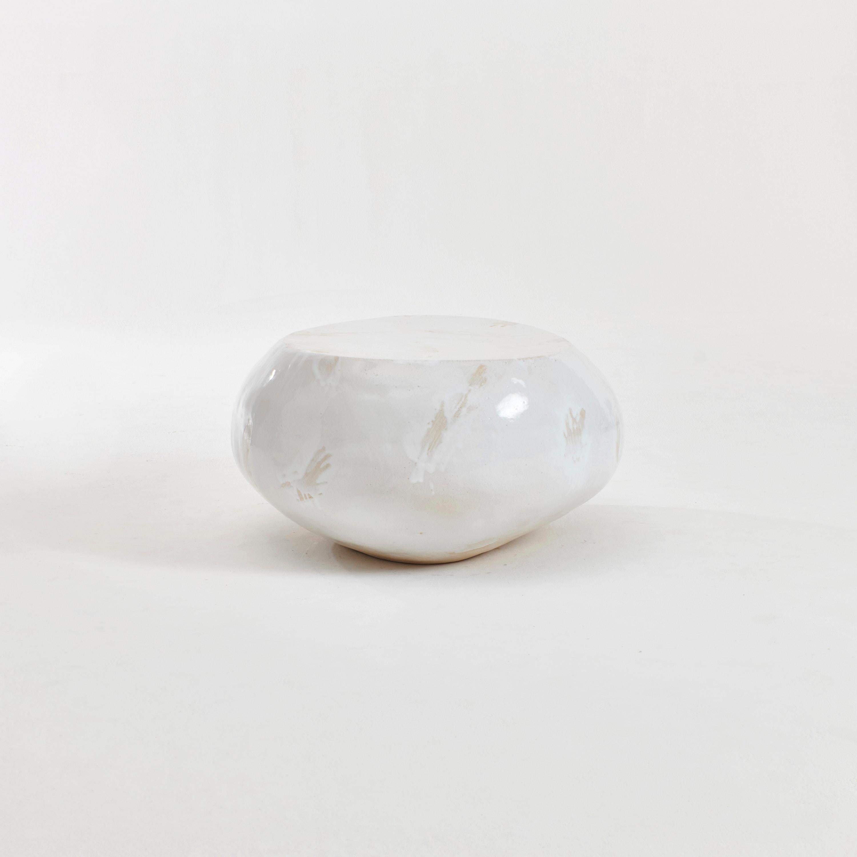 Portugais 2 de 2 Paiement final Table sur mesure pour Tamara Feldman  Table basse en céramique blanche en vente