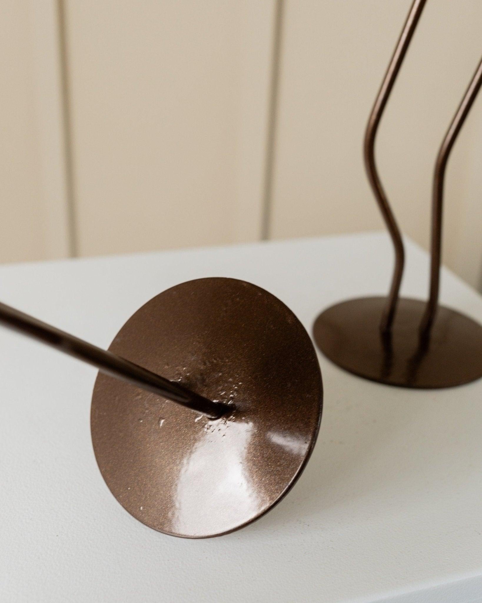 2 di 4 Candelieri in metallo a forma di Zigzag, Italia, anni '90 in vendita 3