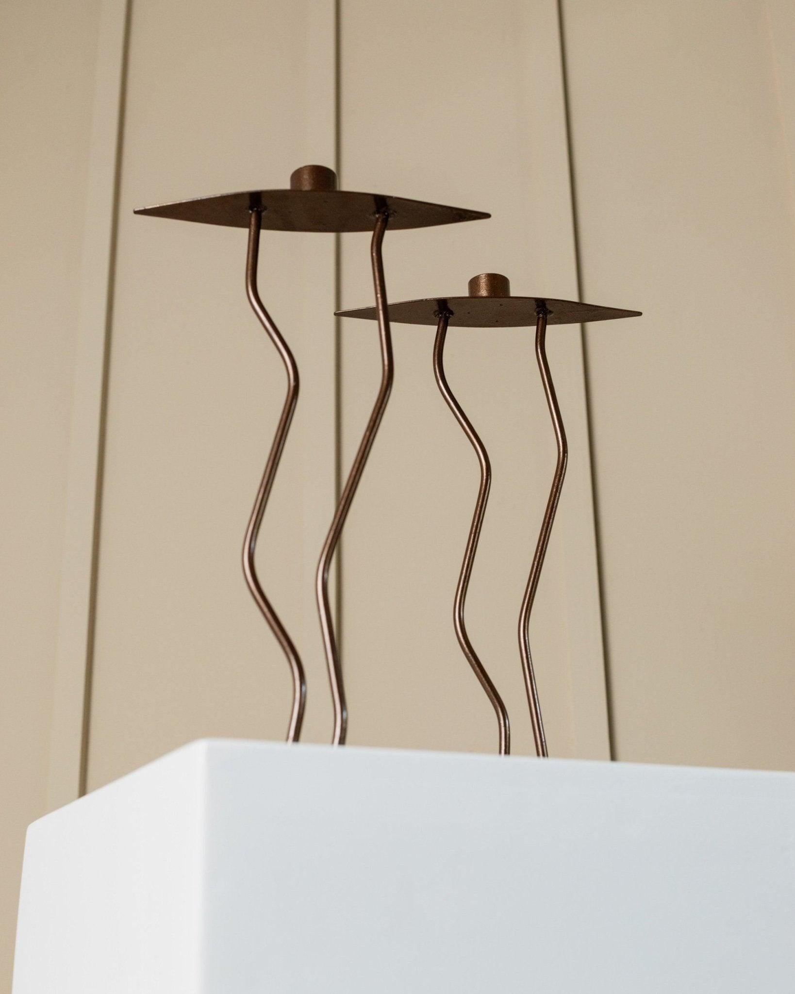 Metallo 2 di 4 Candelieri in metallo a forma di Zigzag, Italia, anni '90 in vendita