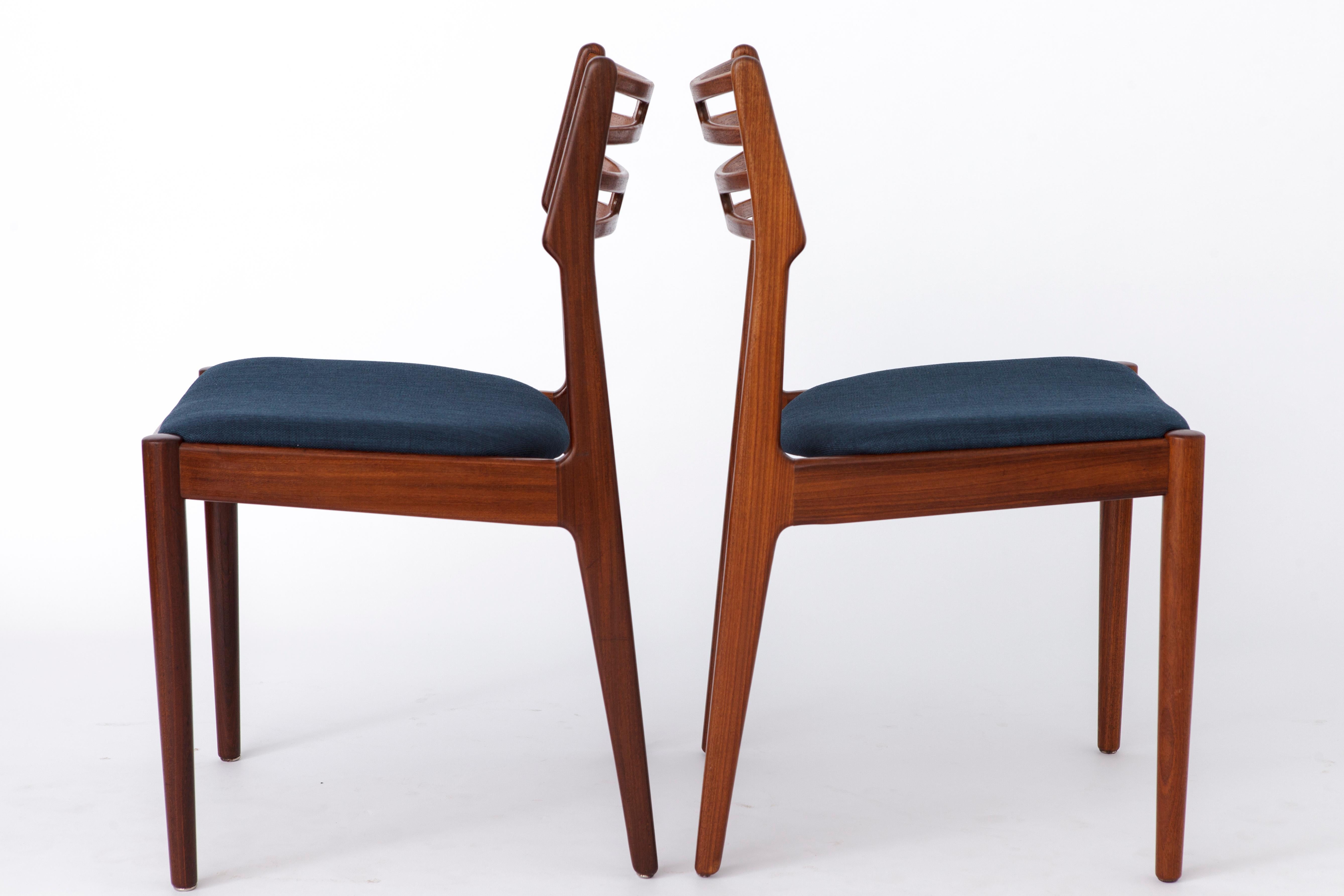 Polished 2 of 5 Johannes Andersen Vintage Chairs, 1960s, Teak, Vamo Møbelfabrik, Denmark For Sale
