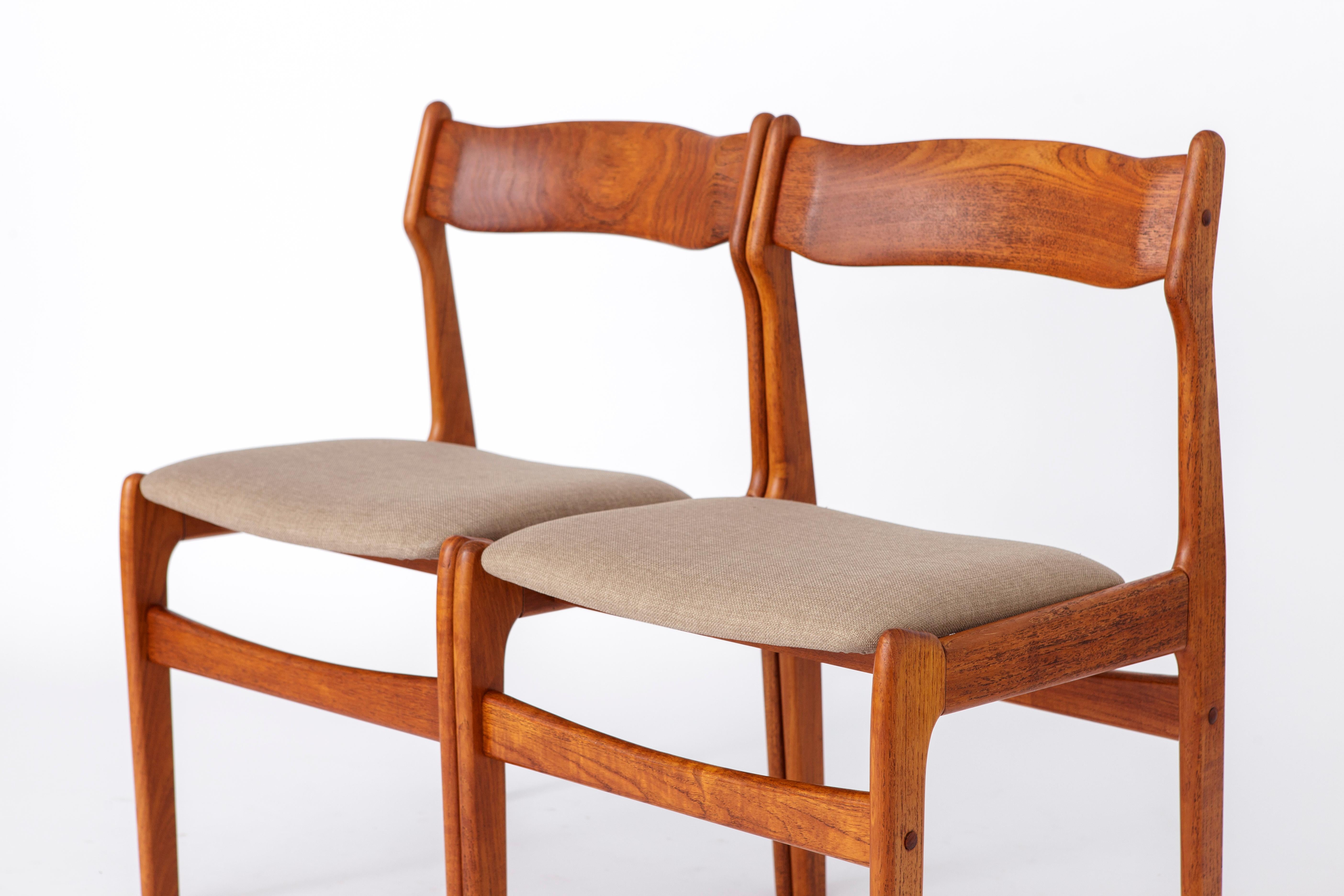2 of 5 Vintage Danish Chairs 1960s - Walnut Chair Frame In Good Condition For Sale In Hannover, DE