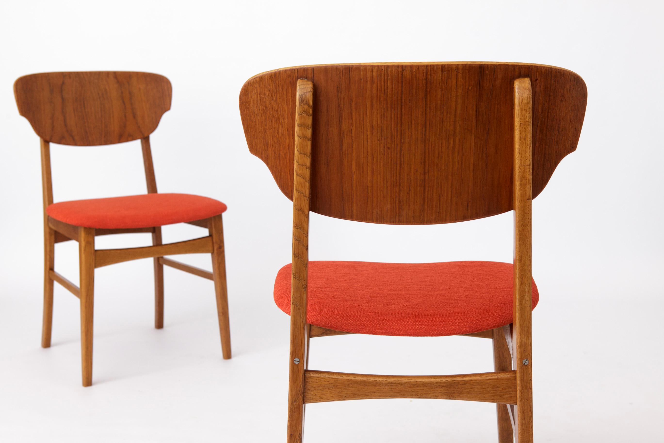 Milieu du XXe siècle 2 de 4 chaises de salle à manger vintage des années 1960, teck et chêne, design danois en vente