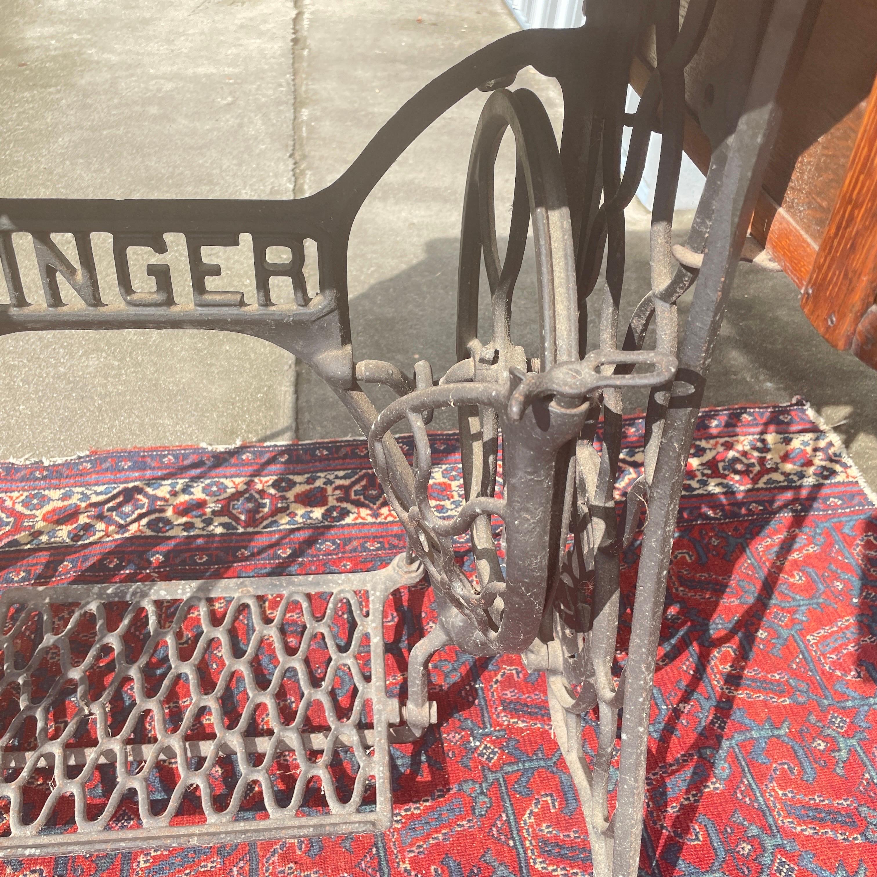 Vintage Singer Sewing Machine - Work Table For Sale 3