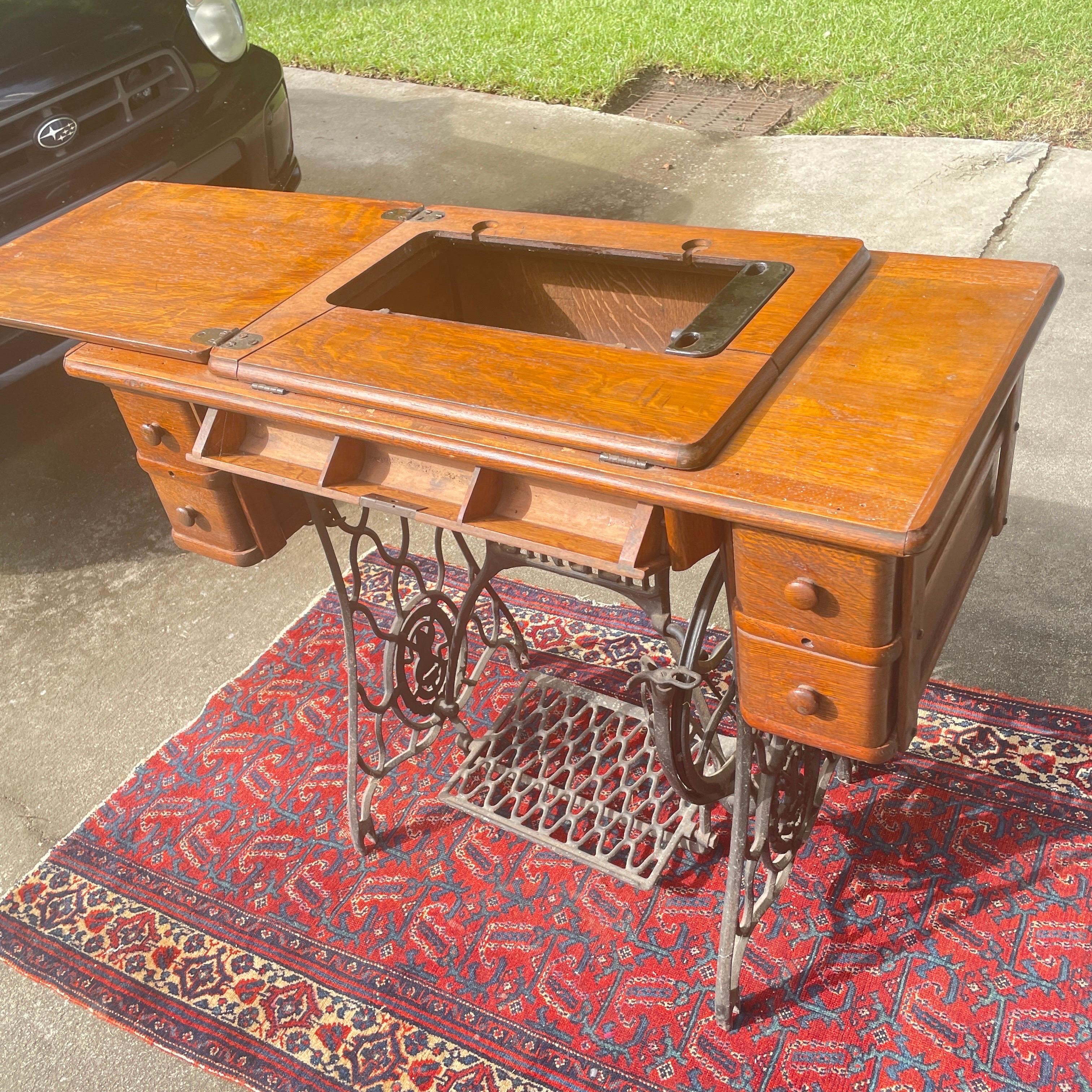Vintage Singer Sewing Machine - Work Table For Sale 7