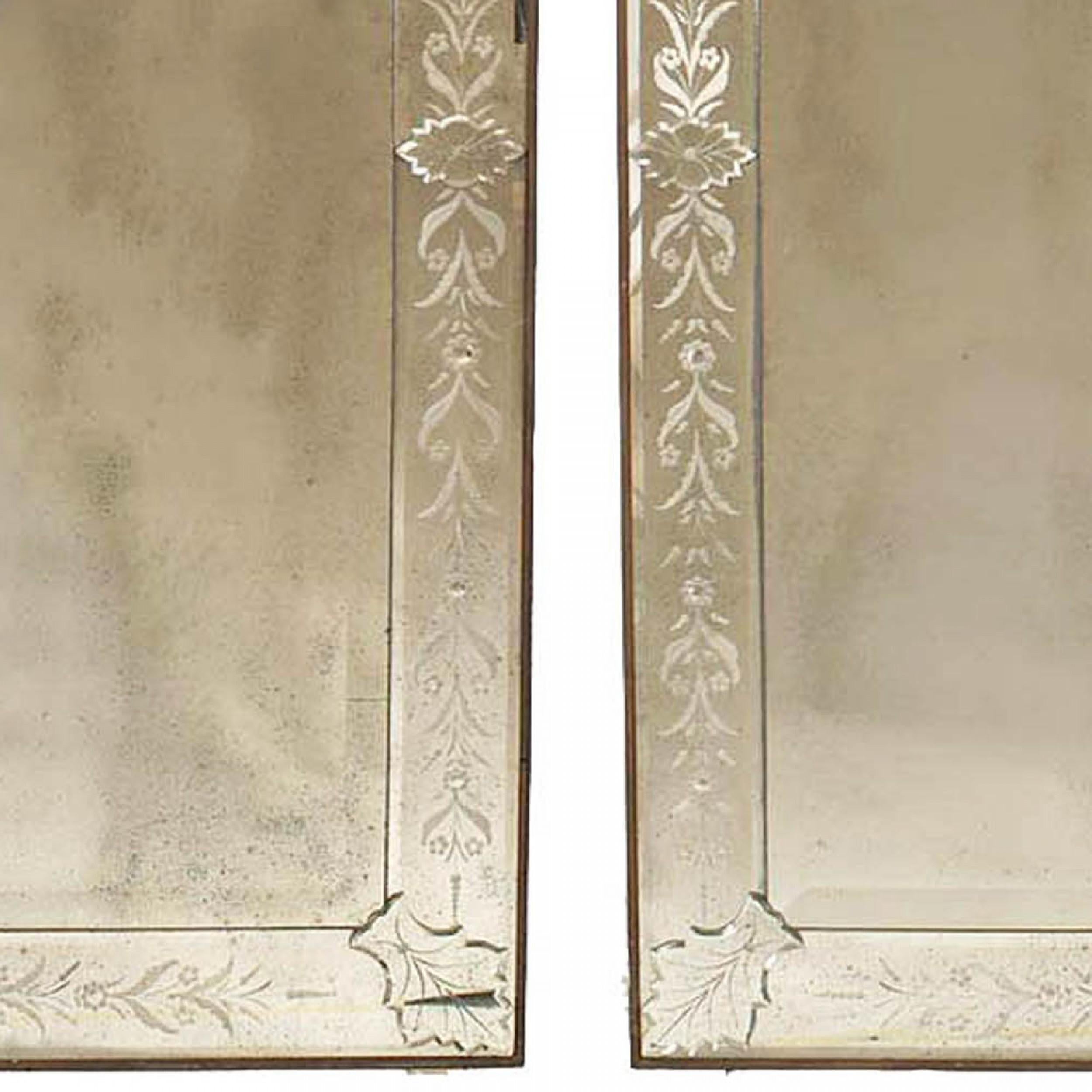 2 miroirs muraux vénitiens italiens Ongaro e Fuga de Murano à motifs floraux gravés Bon état - En vente à New York, NY