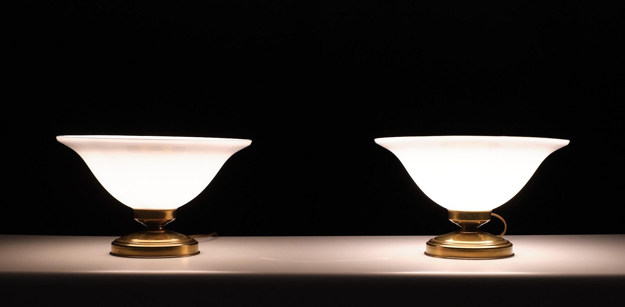 2 lampes de table en verre opalin des années 1970, Allemagne  5