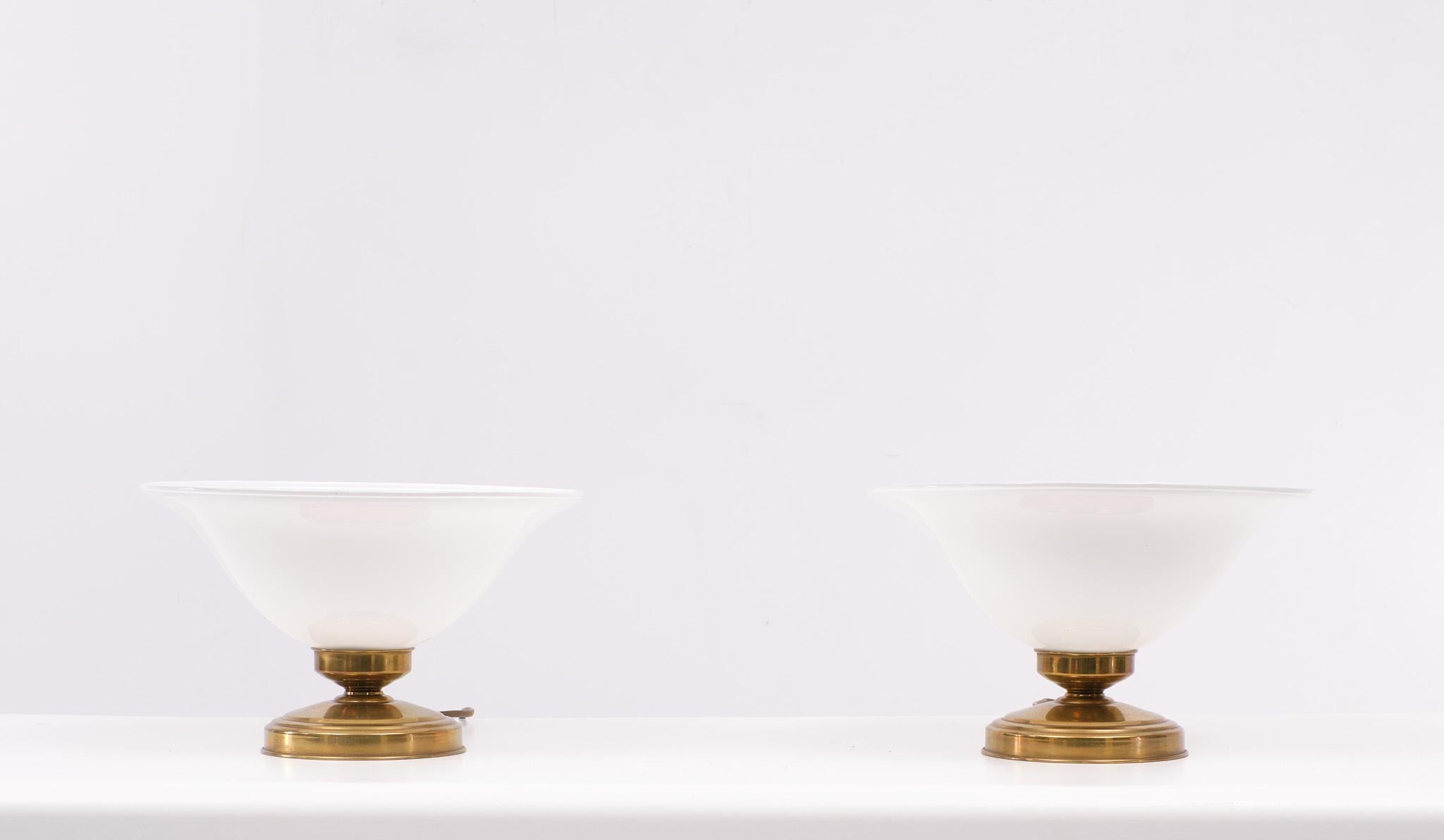 Fin du 20e siècle 2 lampes de table en verre opalin des années 1970, Allemagne 