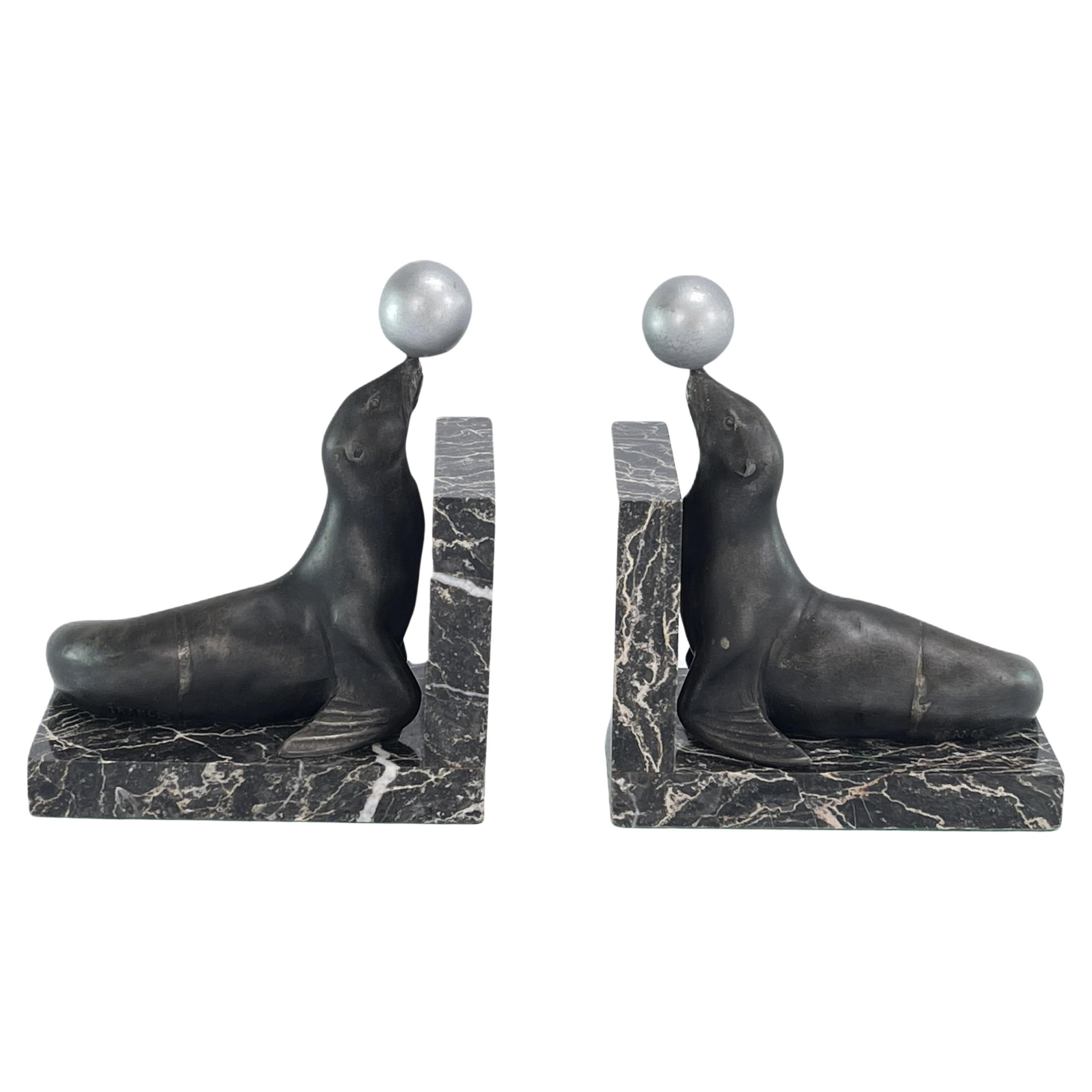 2 original ART DECO bookends with sea lions on a marble base, 1930s For Sale