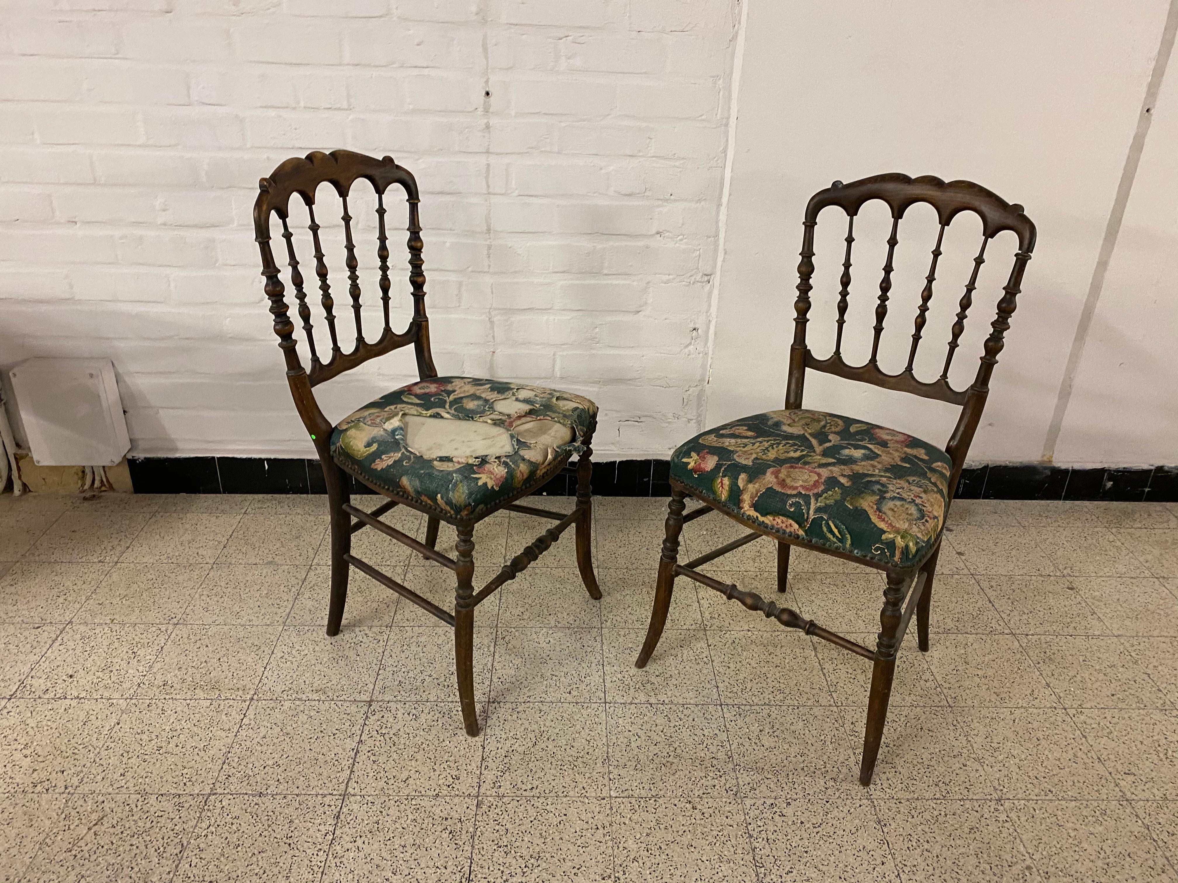 2 chaises originales Napoléon III en ébène, France, années 1850
usure et absence de dorure.