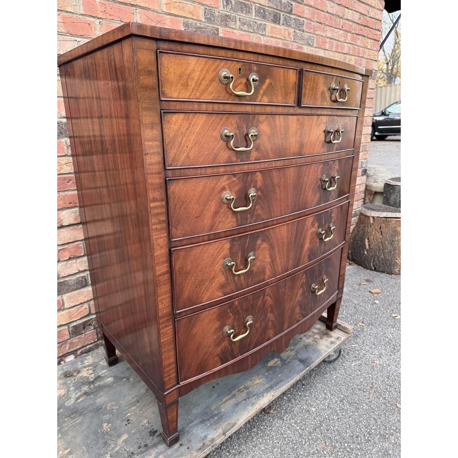 2 su 4 Petto con arco inglese In condizioni buone in vendita a Nashville, TN