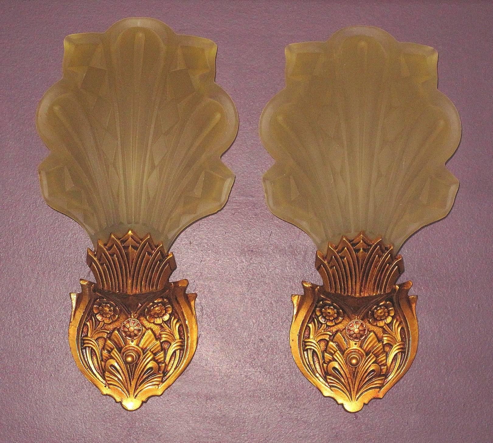 2 Pair of 1920s Early 1930s Art Deco Sconces In Good Condition For Sale In Prescott, AZ