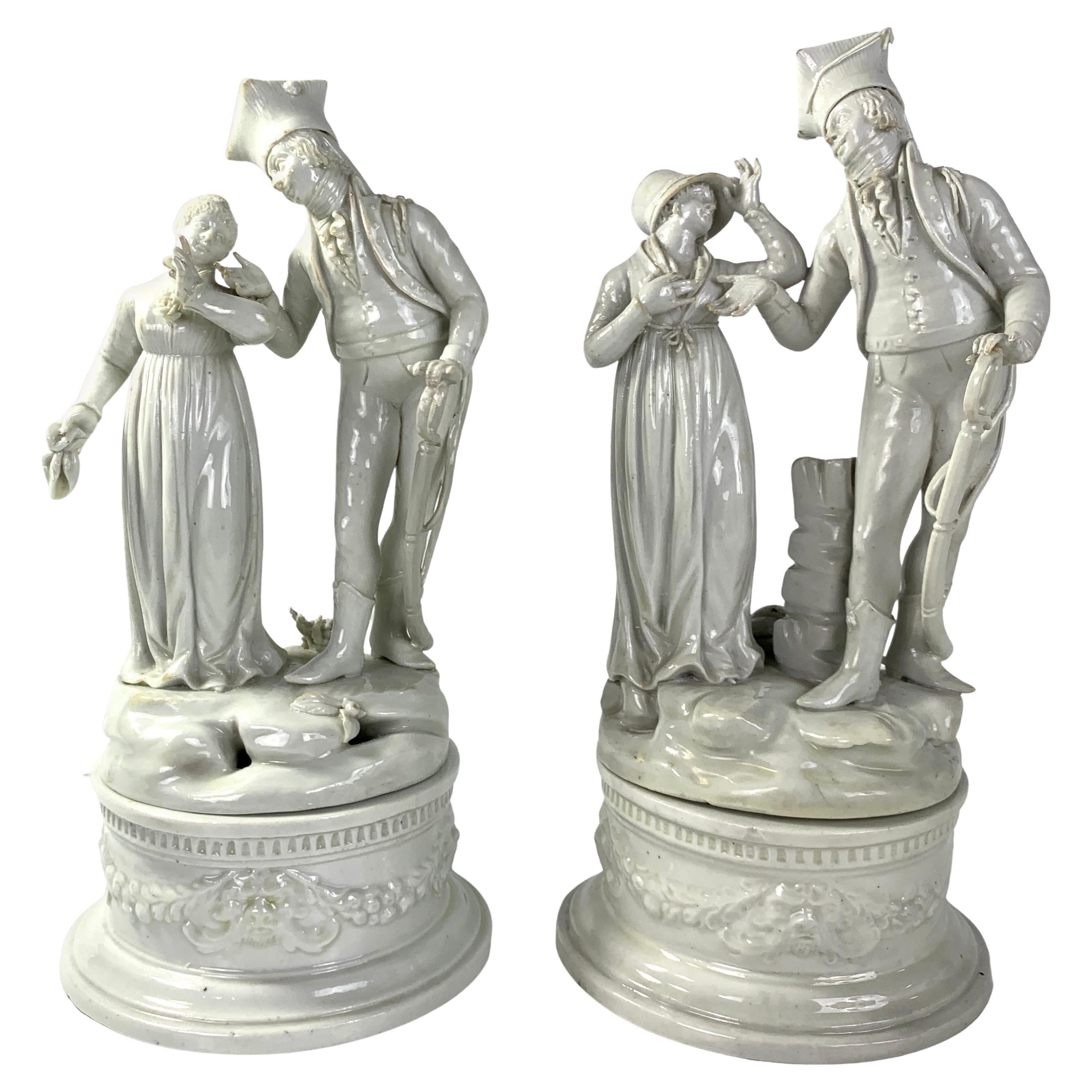 2 Pares Estatuas Antiguas de Porcelana S. XVIII Colección del Museo Metropolitano Le Nove en venta