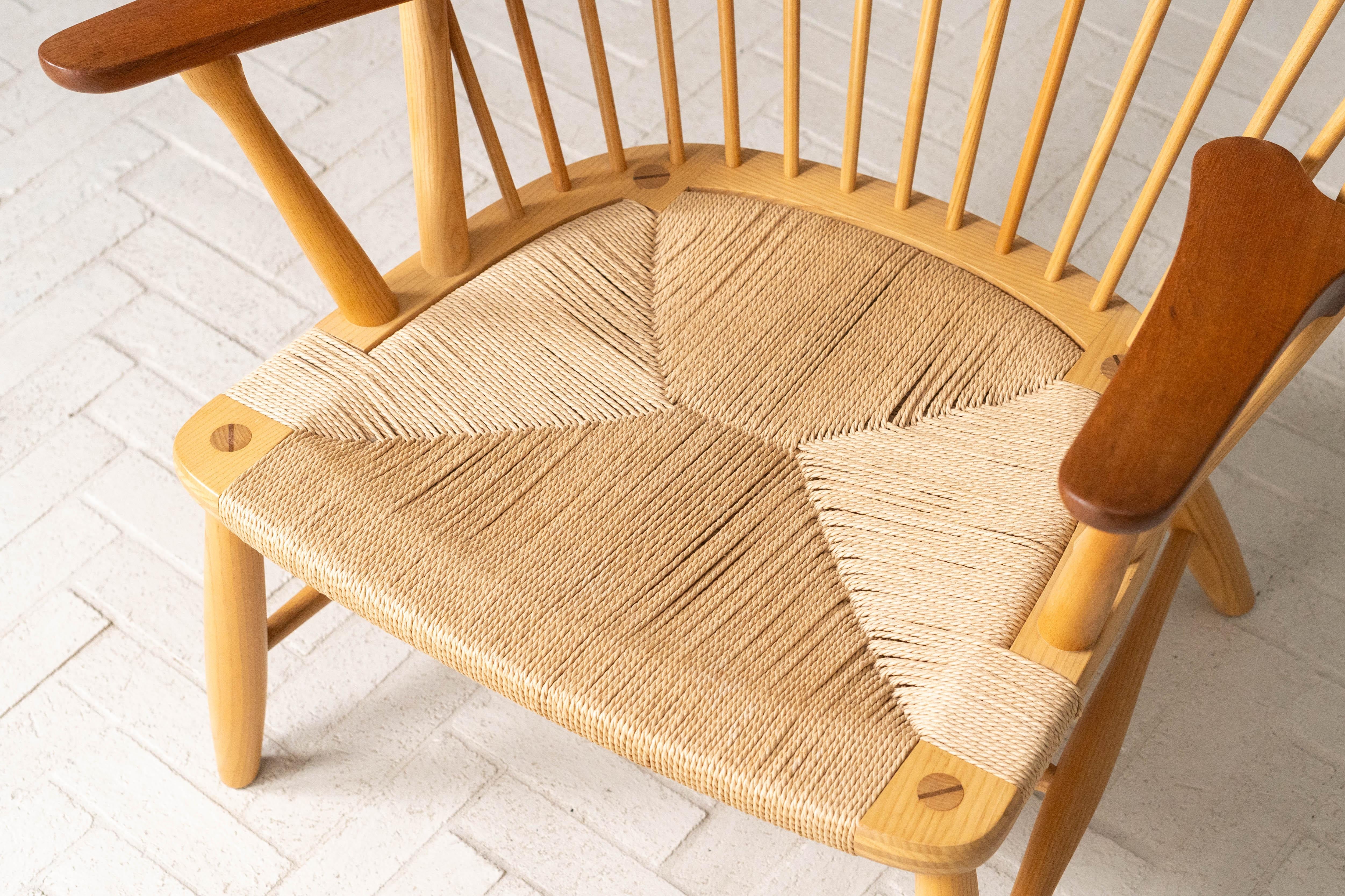 Paar Hans Wegner Pfauenstühle im Angebot 2