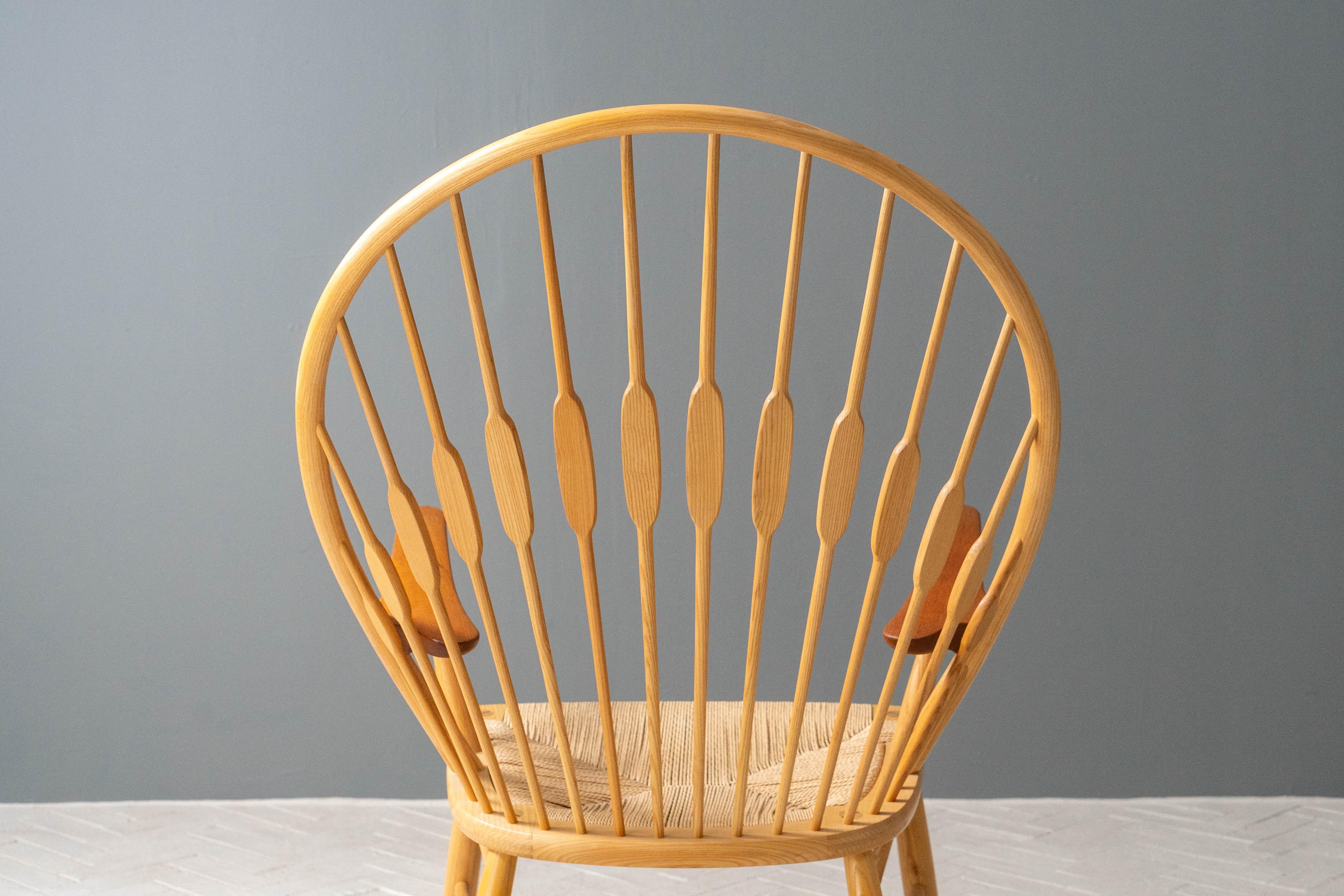 Paar Hans Wegner Pfauenstühle im Angebot 6