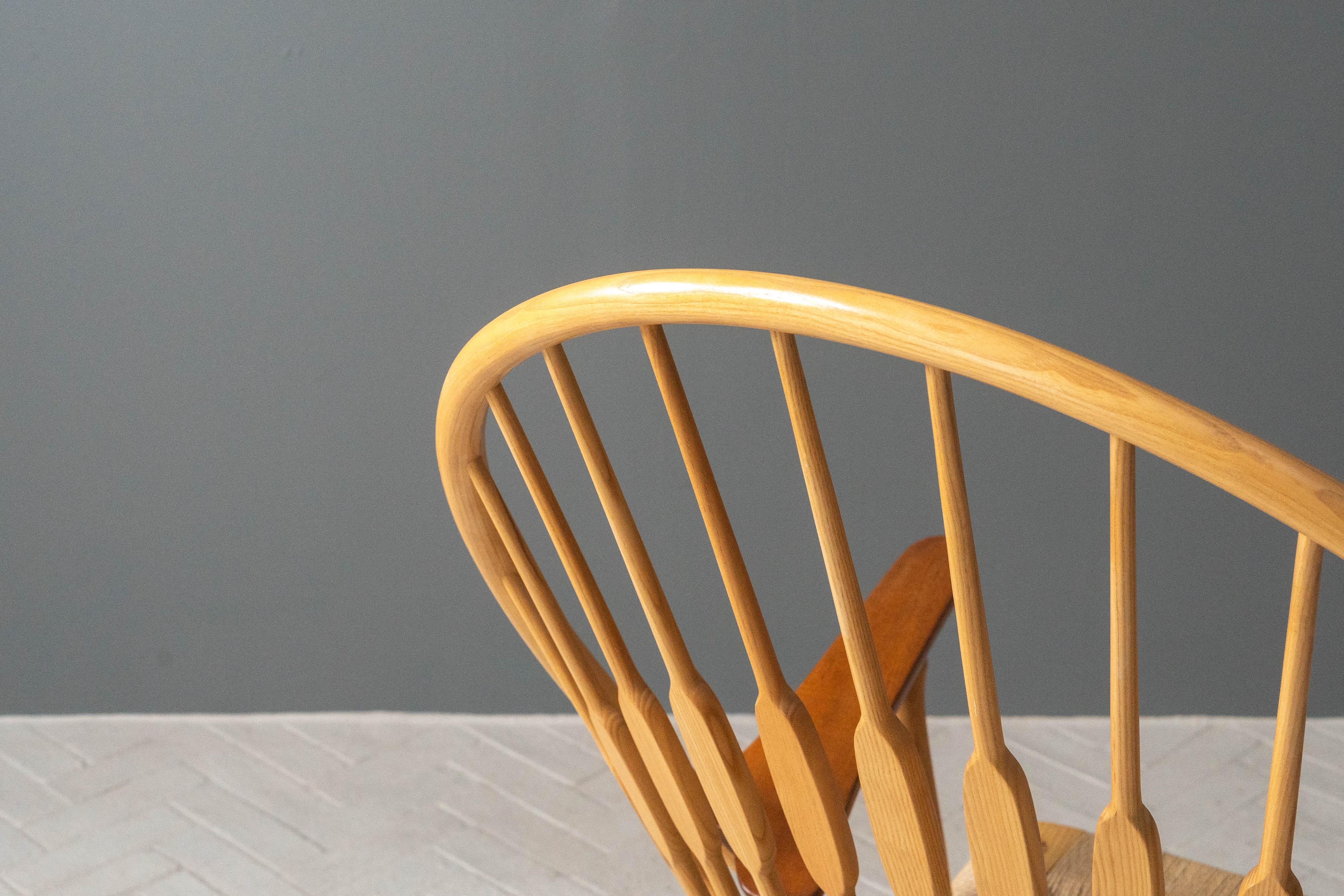 Paar Hans Wegner Pfauenstühle im Angebot 7