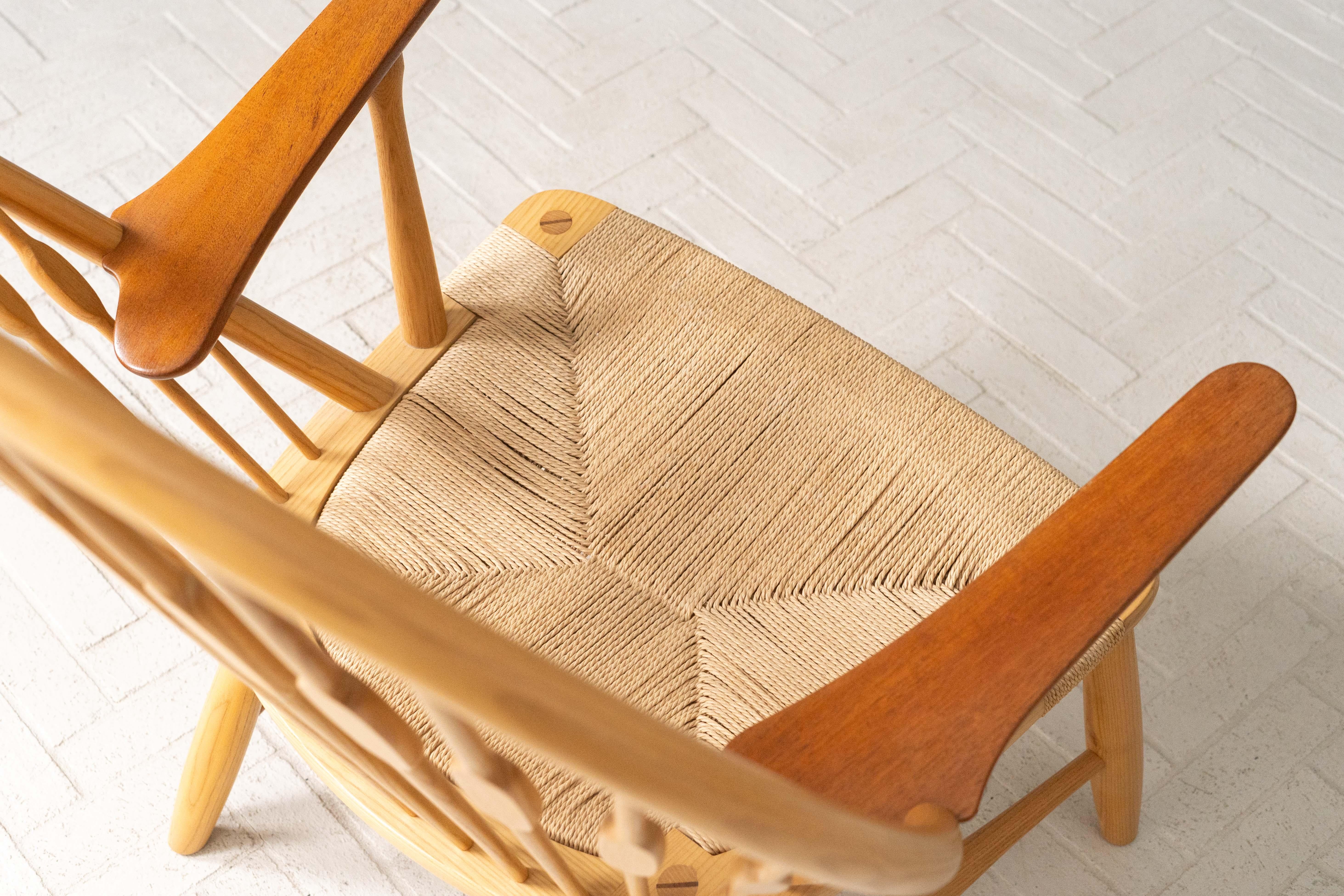 Paar Hans Wegner Pfauenstühle im Angebot 8