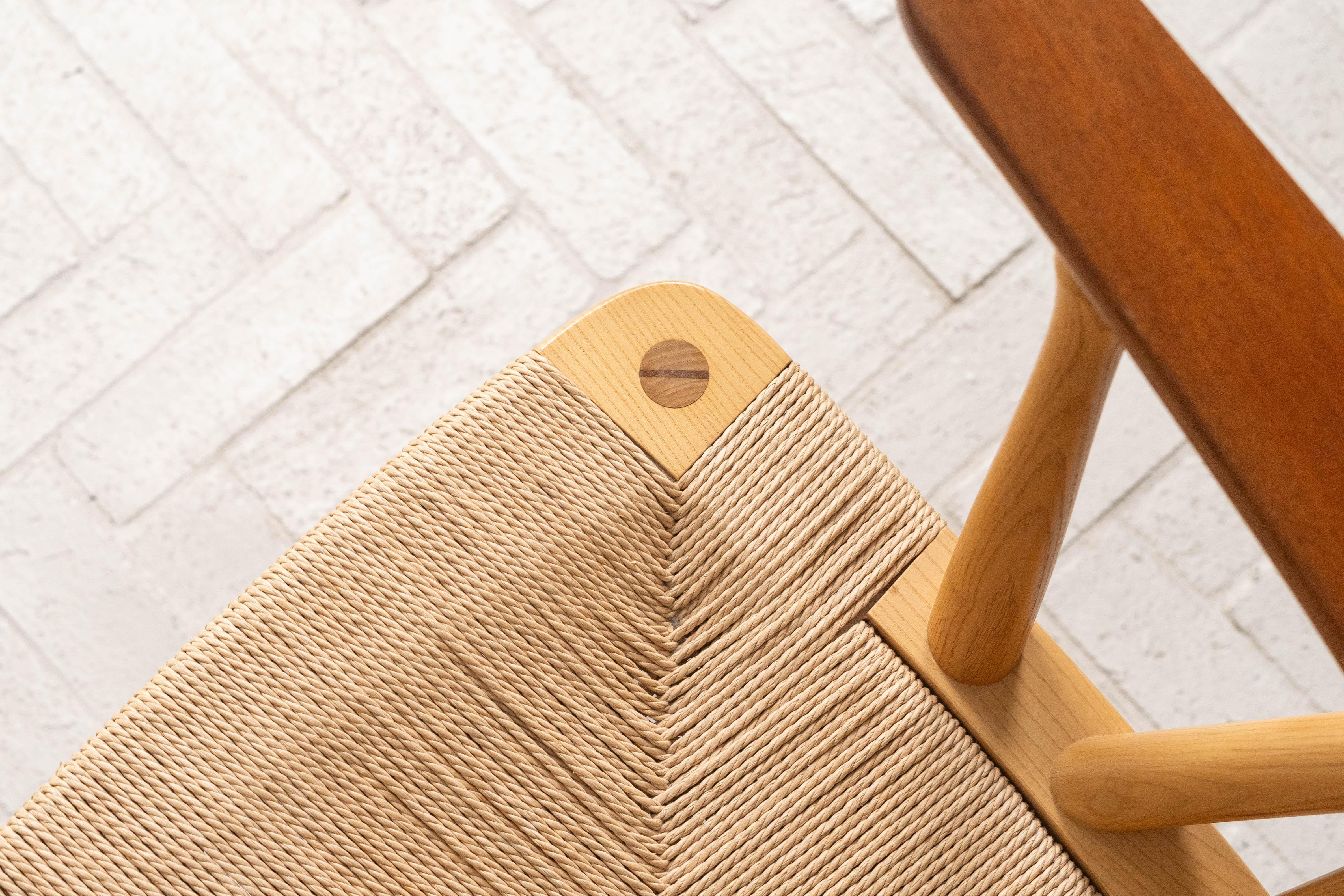 Paar Hans Wegner Pfauenstühle im Angebot 10