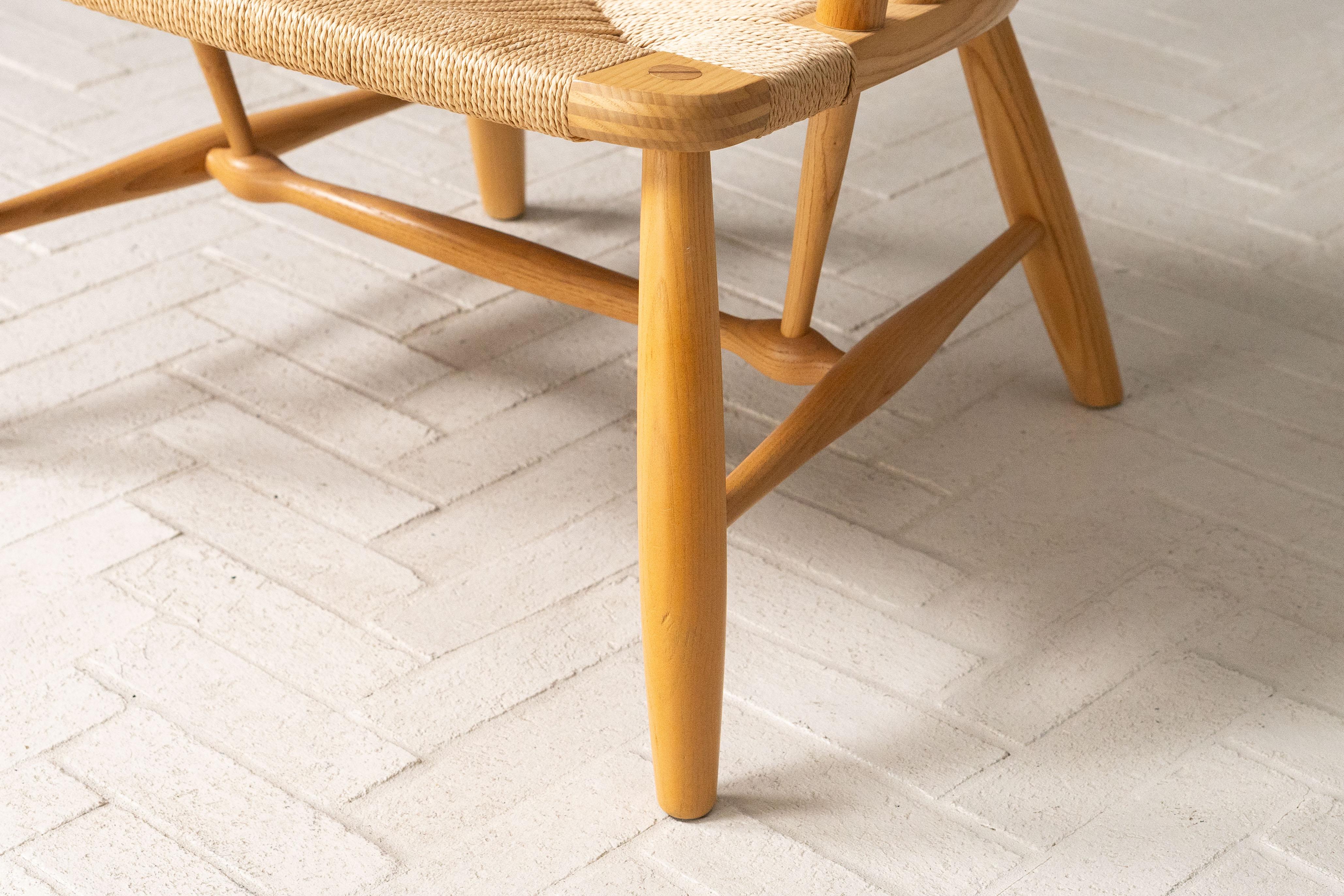 Paar Hans Wegner Pfauenstühle im Angebot 11