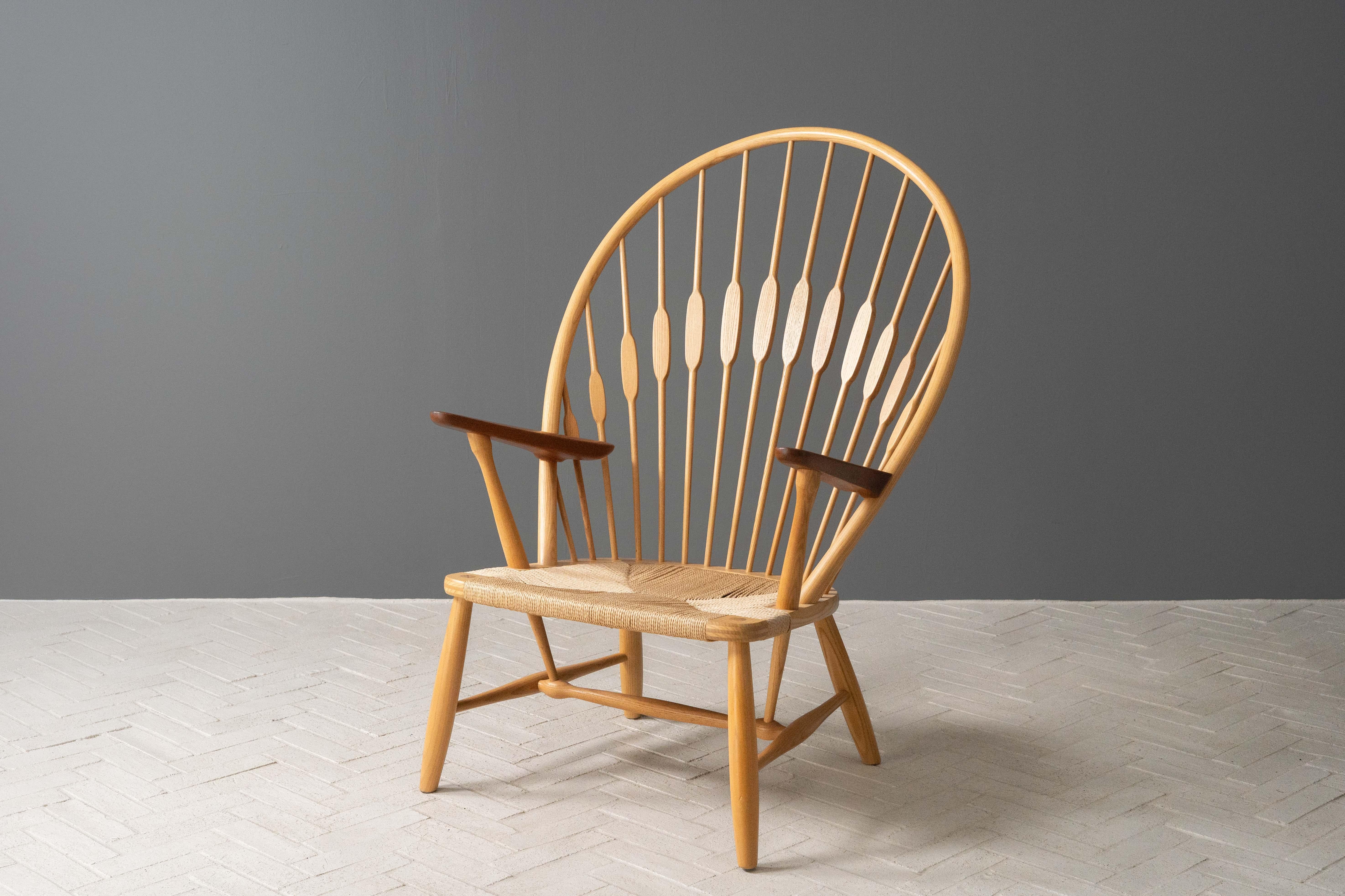 Paar Hans Wegner Pfauenstühle (Dänisch) im Angebot