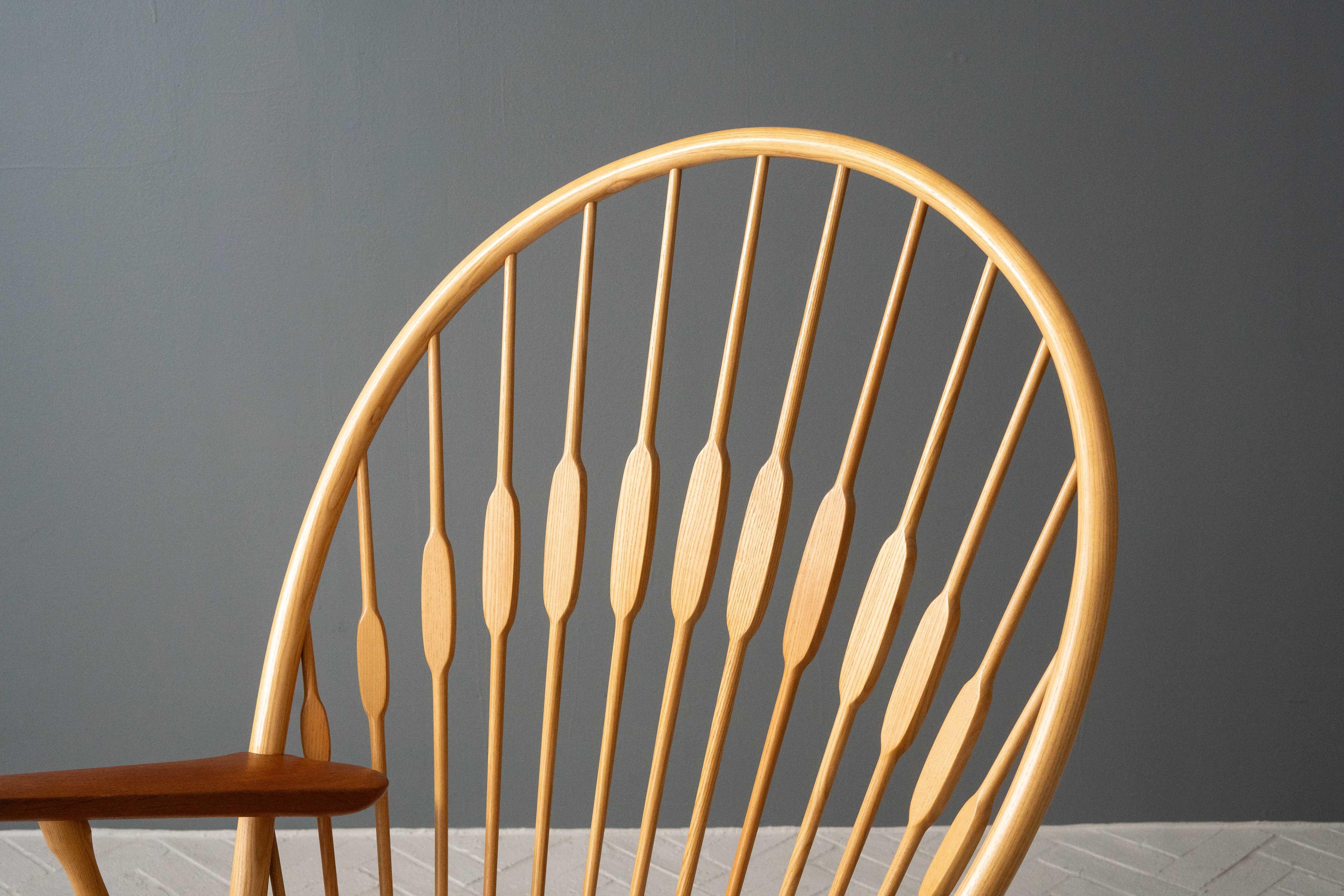 Paar Hans Wegner Pfauenstühle im Angebot 1